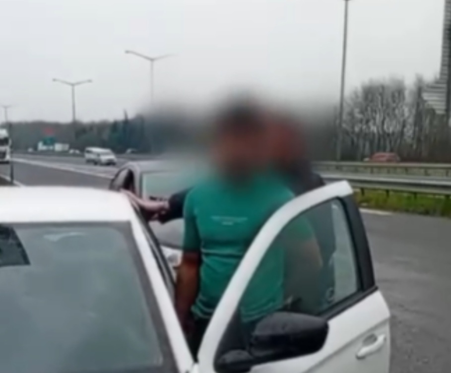 Hendek'te durdurulan araçta 5 Suriyeli yakalandı