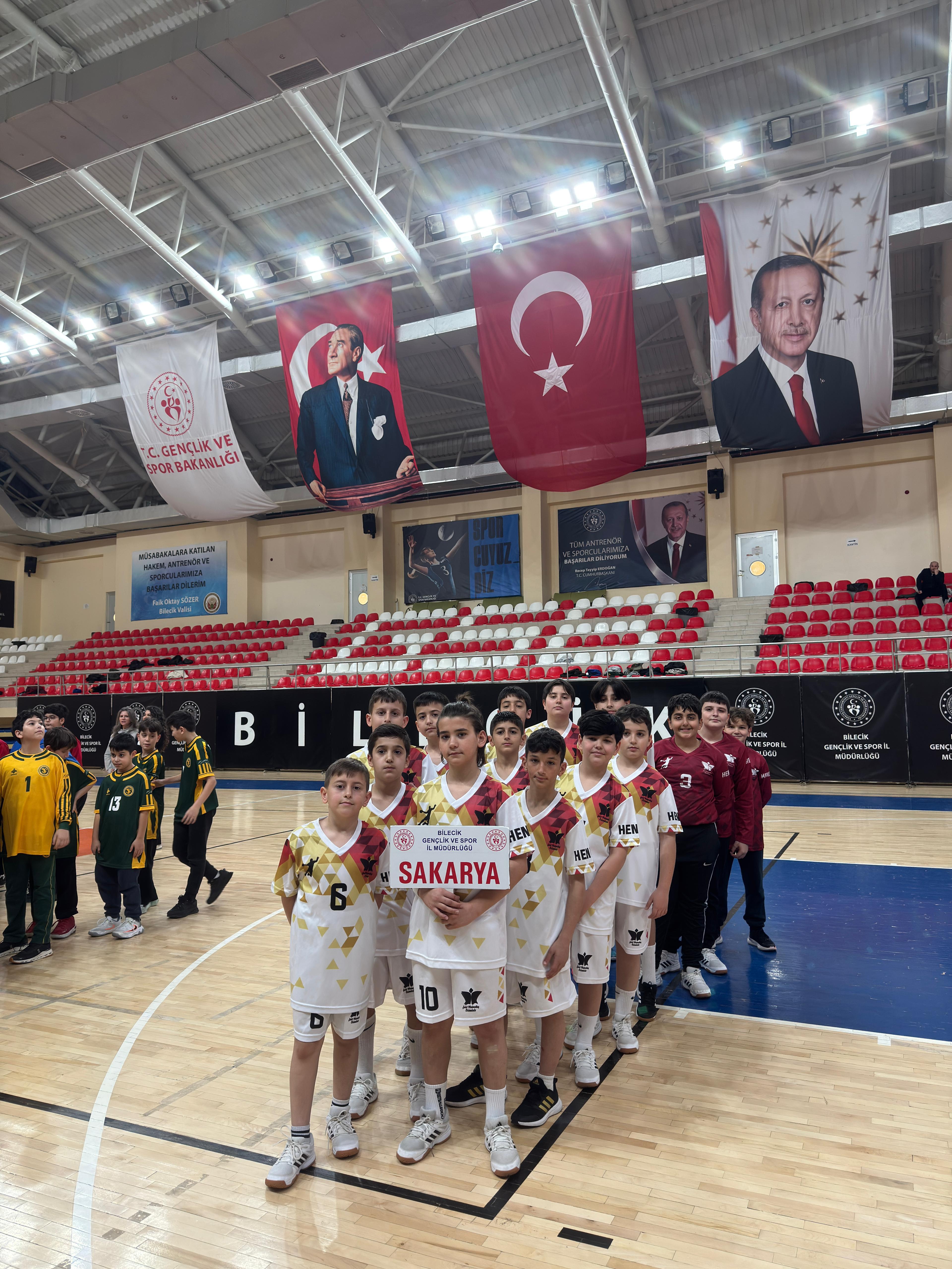 Hendek Şehit Mahmutbey Ortaokulu Galibiyetle Başladı