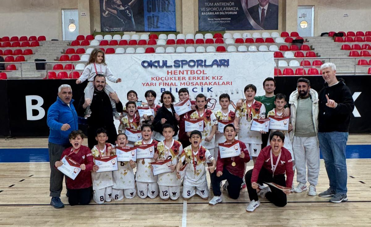 Hendek Şehit Mahmutbey Ortaokulu Türkiye Finallerinde!