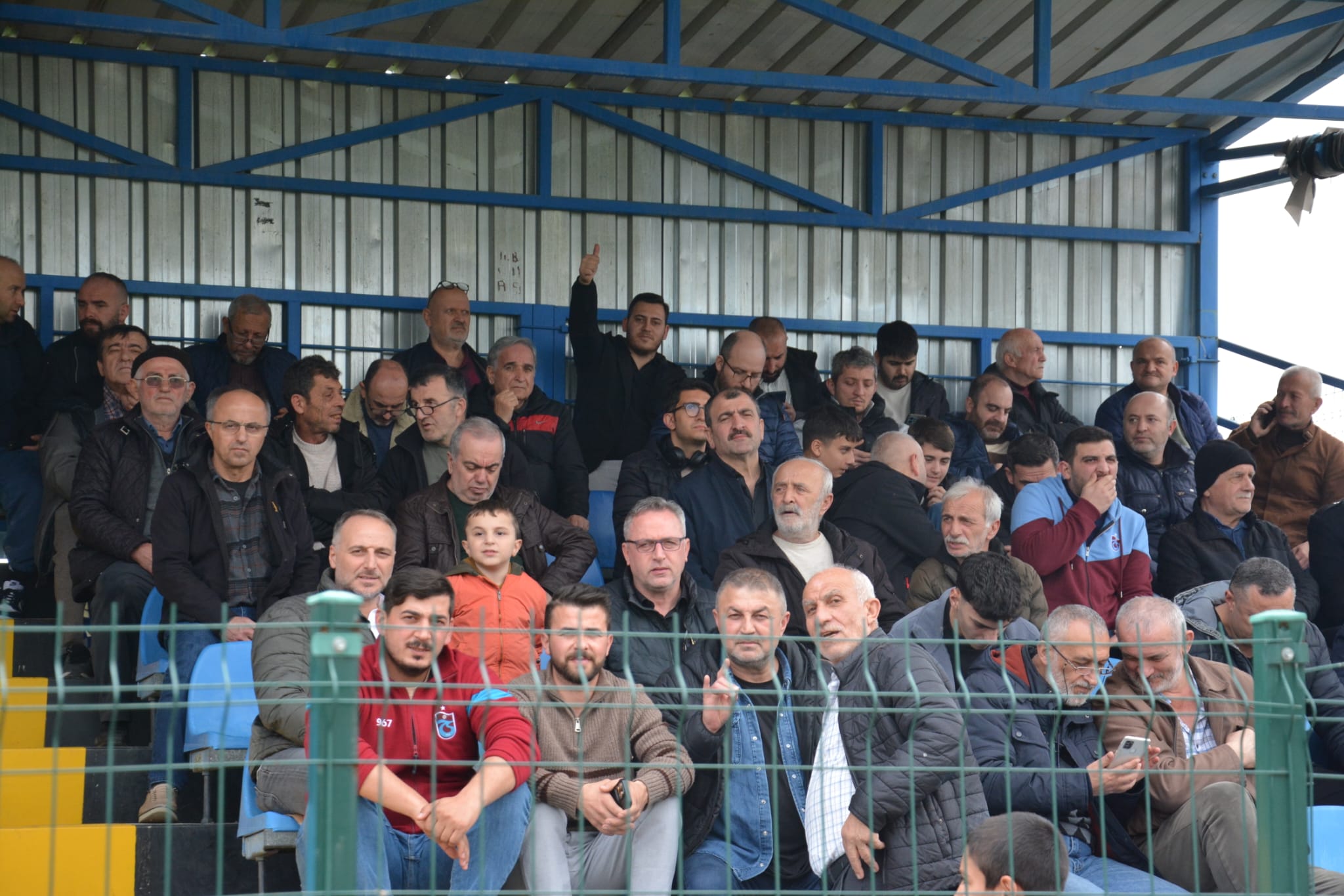 Hendekspor lidere boyun eğdi