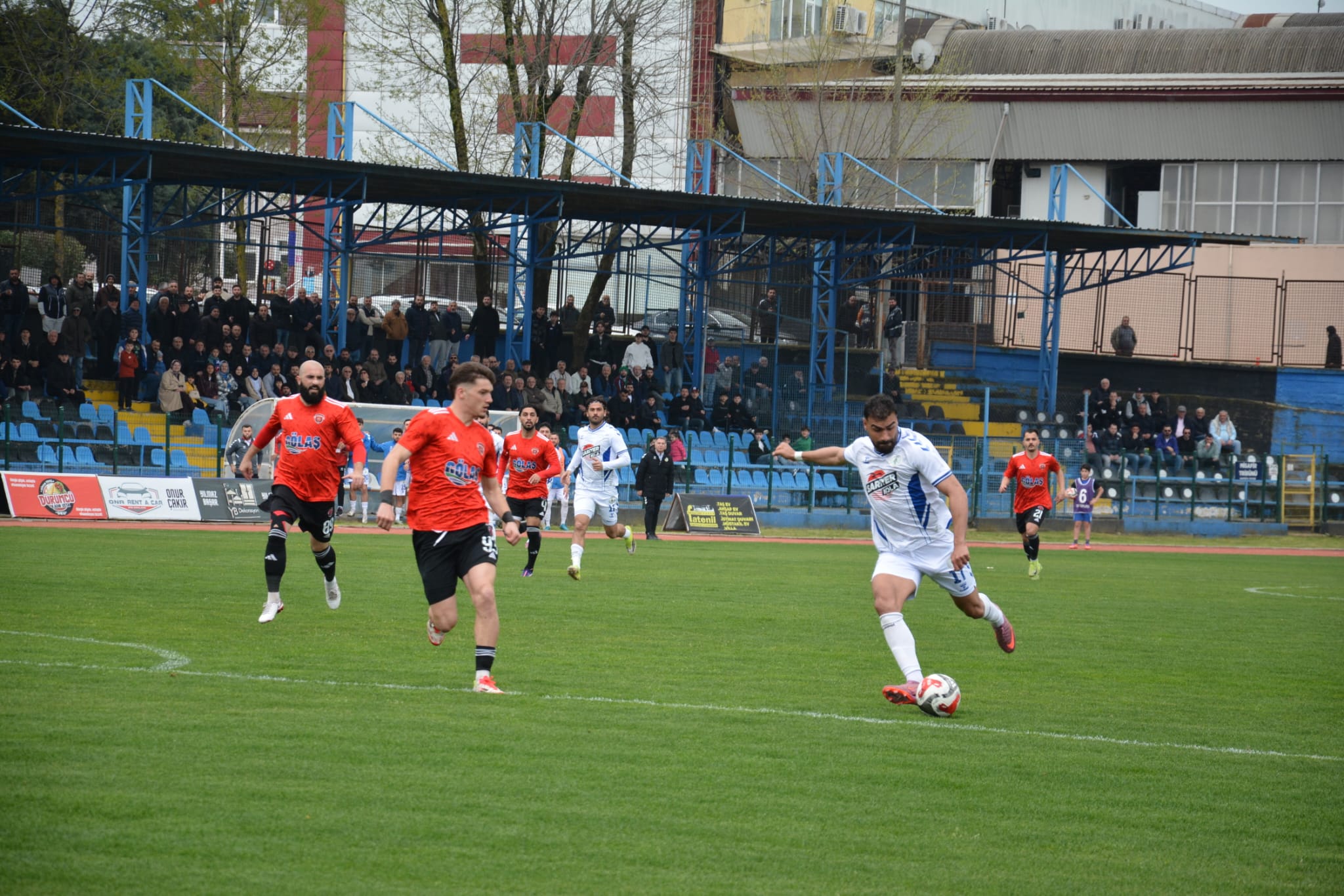 Hendekspor lidere boyun eğdi