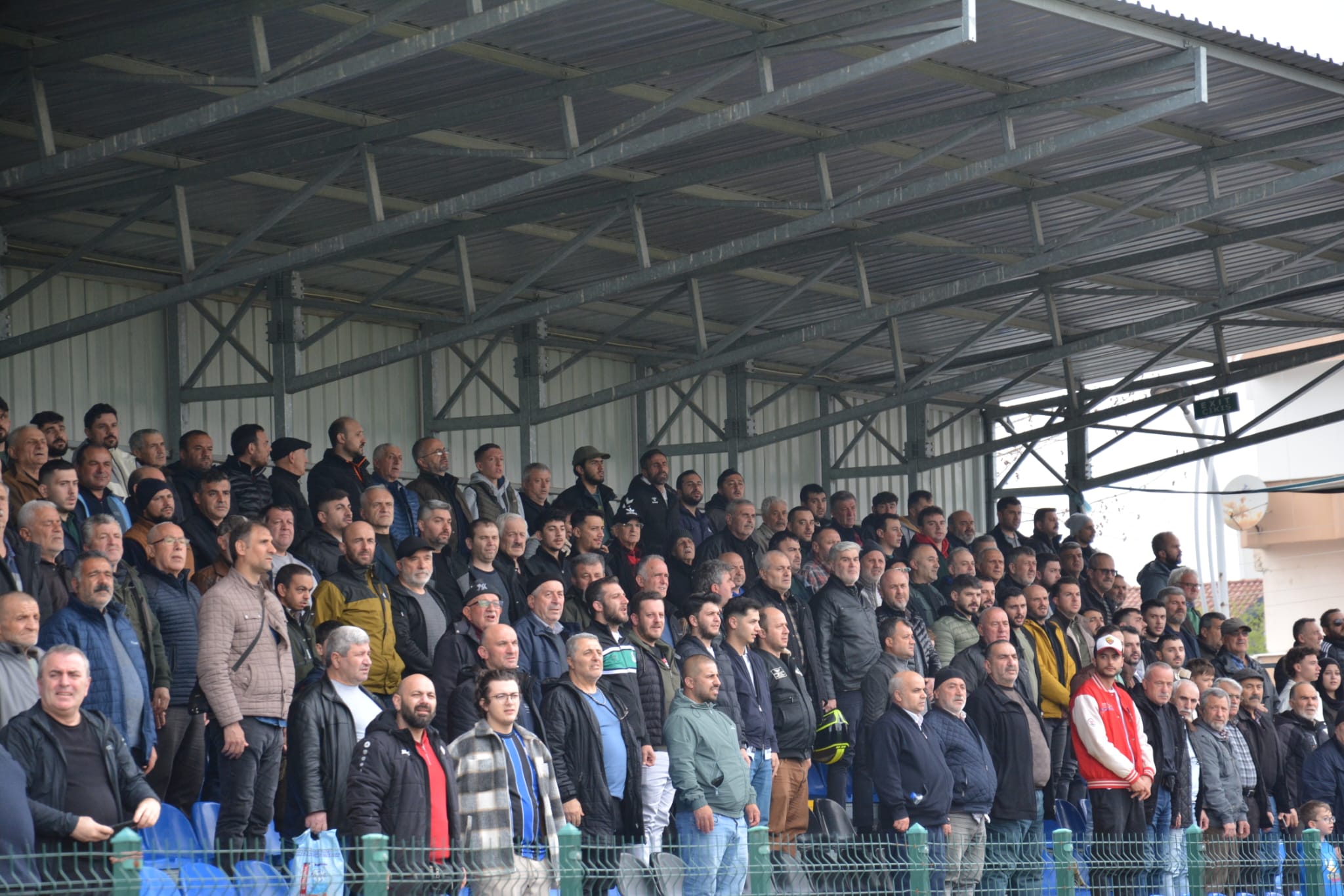 Hendekspor lidere boyun eğdi