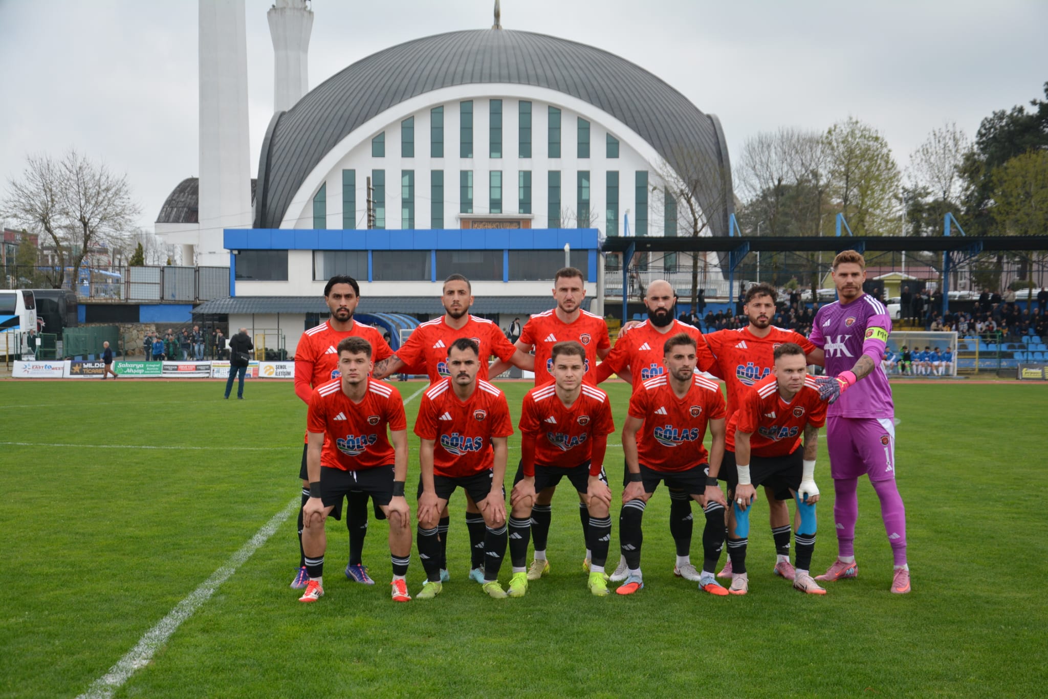 Hendekspor lidere boyun eğdi