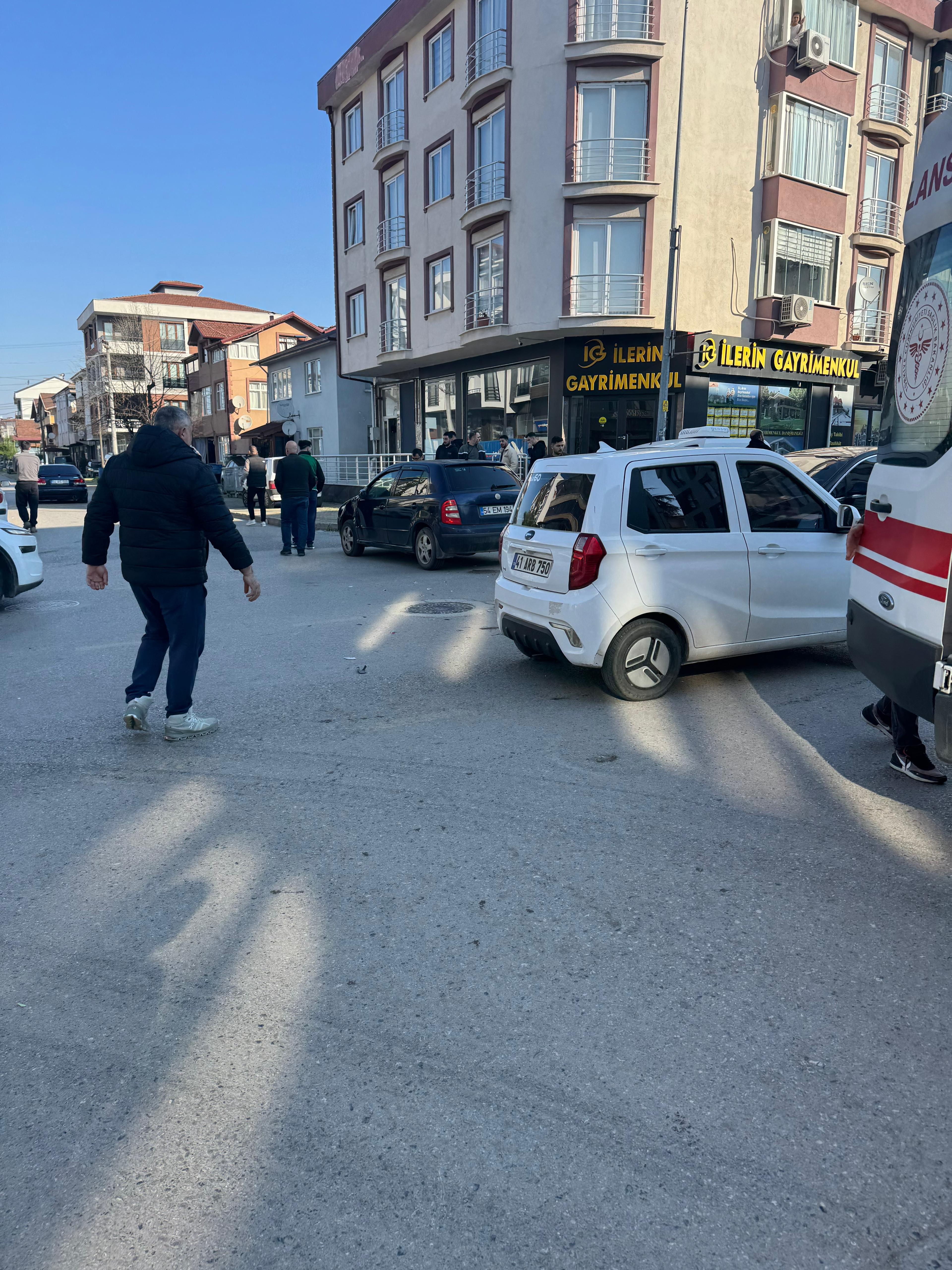 Hendek’te Motosiklet Sürücüsü Yaralandı