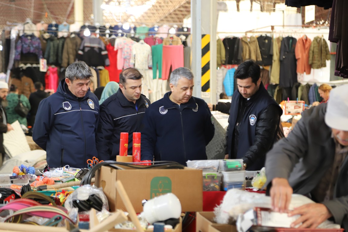 HENDEK’TE PAZAR YERİNDE DENETİMLER SÜRÜYOR