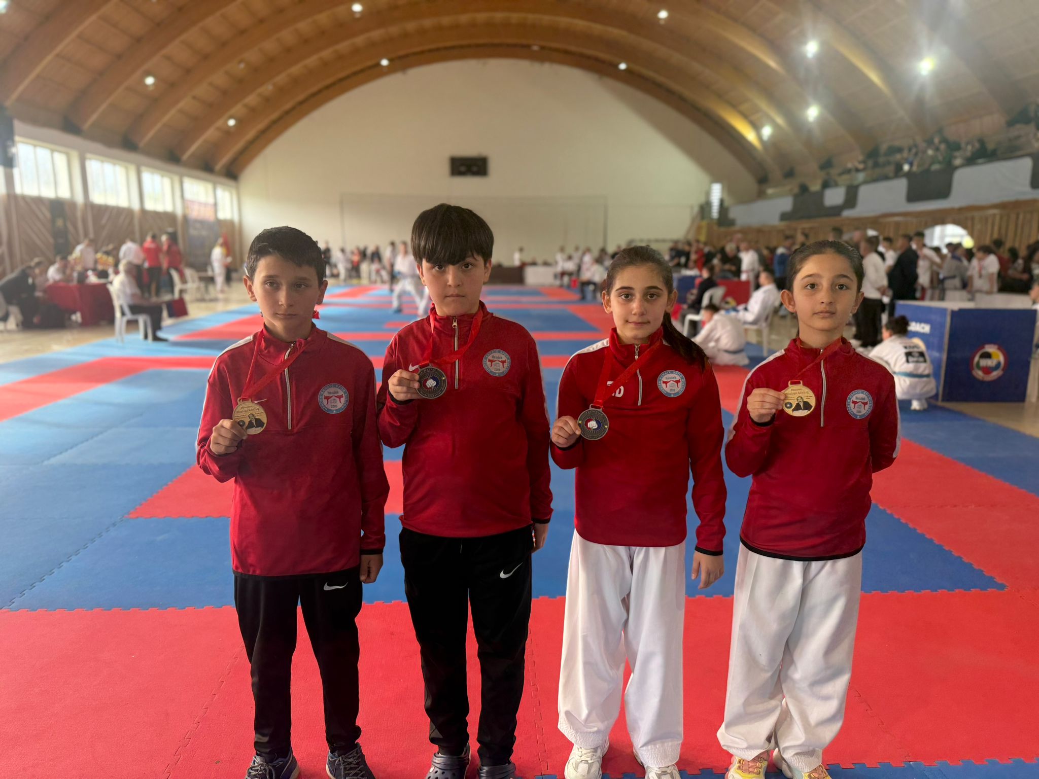 Şampiyonlar Madalyaları Topladı