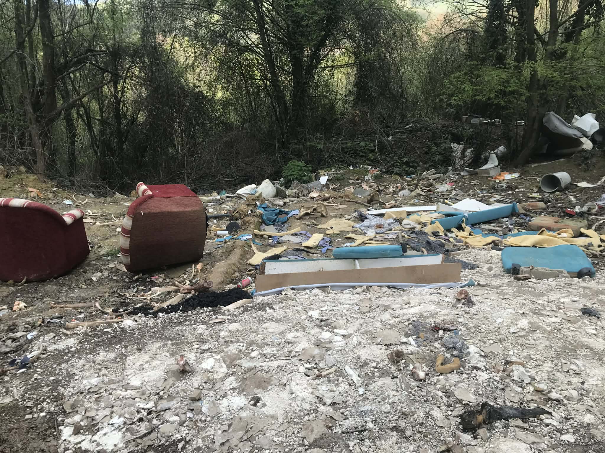 Hendek’te Hüseyinşeyh Yolu Çöplüğe Döndü