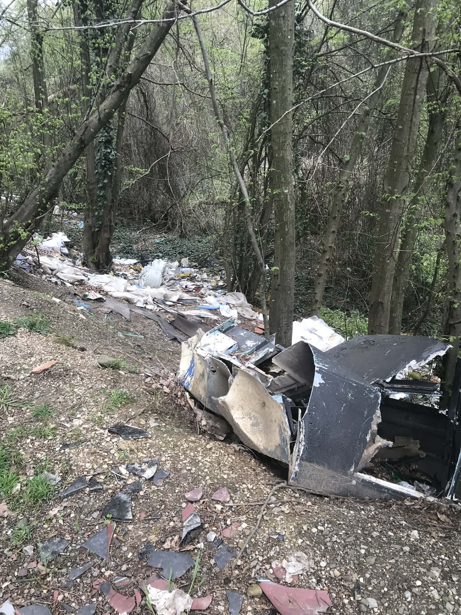 Hendek’te Hüseyinşeyh Yolu Çöplüğe Döndü