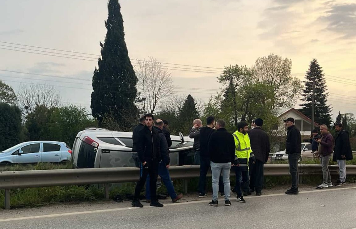BARİYERE ÇARPIP DEVRİLDİ
