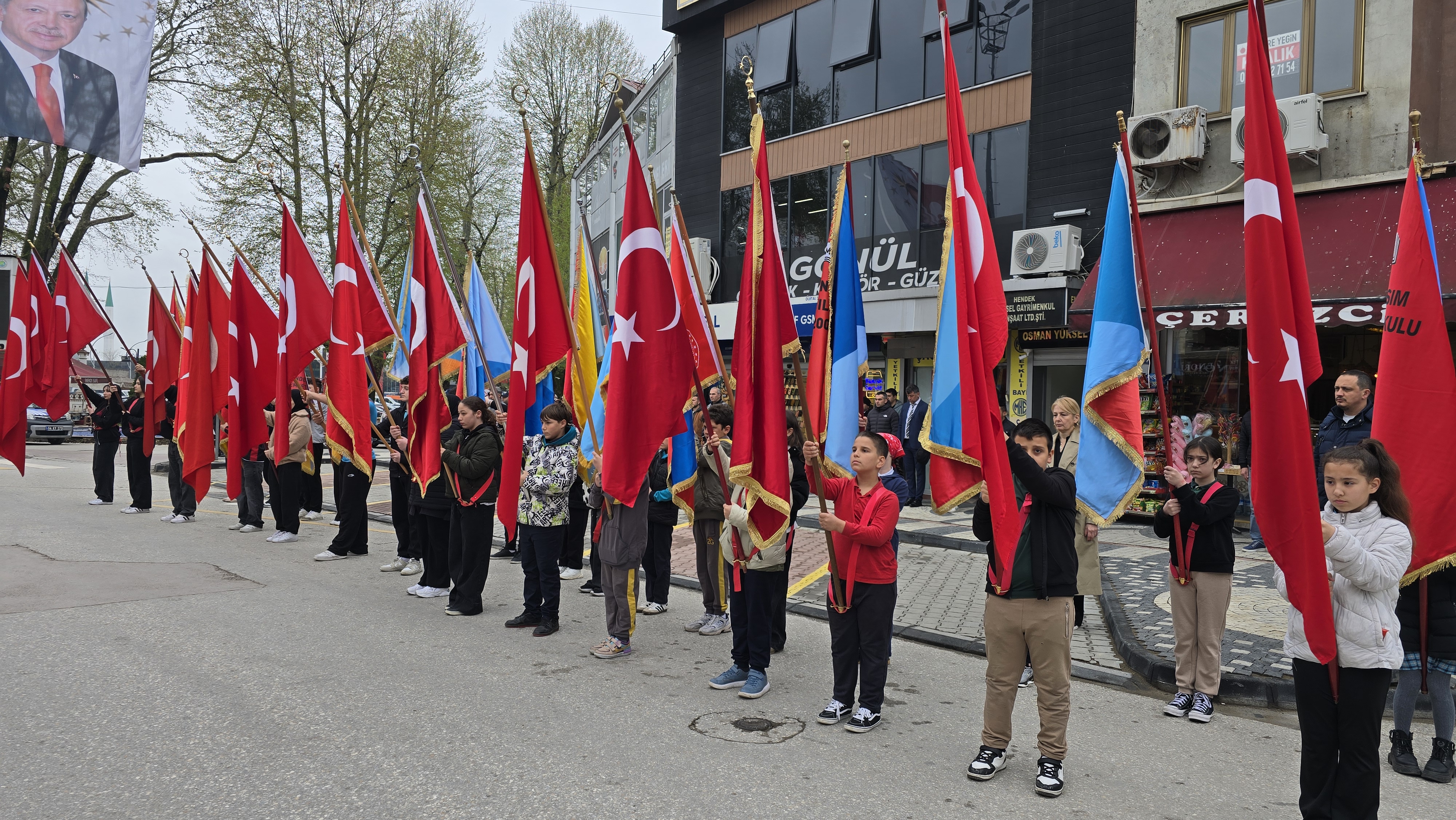 HENDEK’TE 23 NİSAN TÖRENLE KUTLANDI