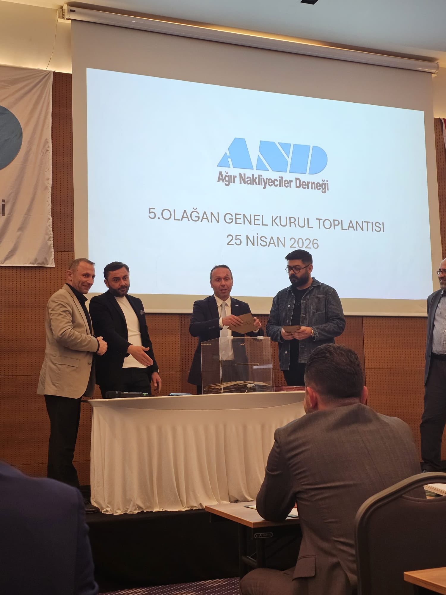 Ağır Nakliyeciler Derneği Başkanlığına Hendekli Salih Kodaman Seçildi