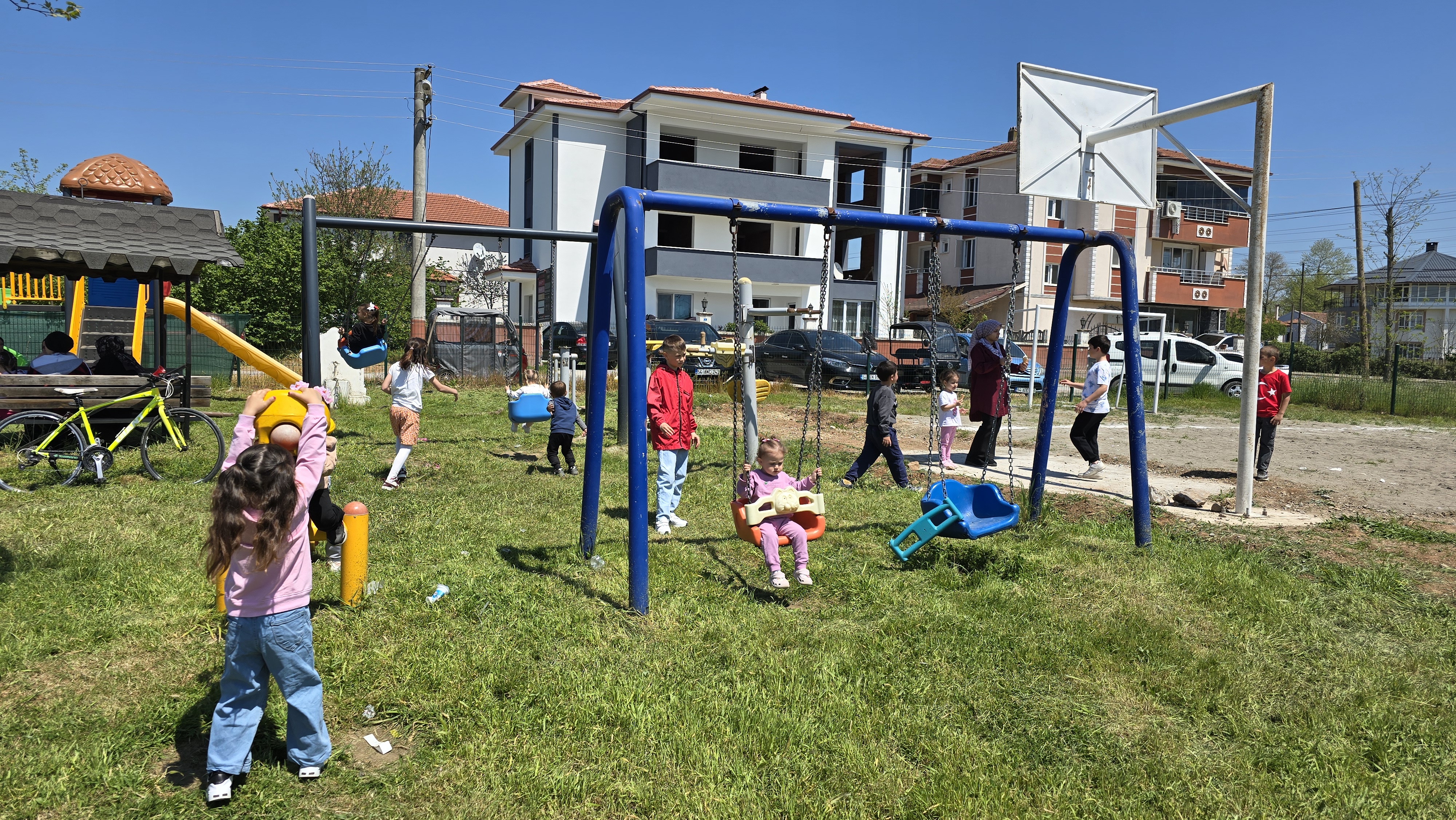 Akpınar Mahallesinde çocuklar doyasıya 23 Nisan coşkusu yaşadı