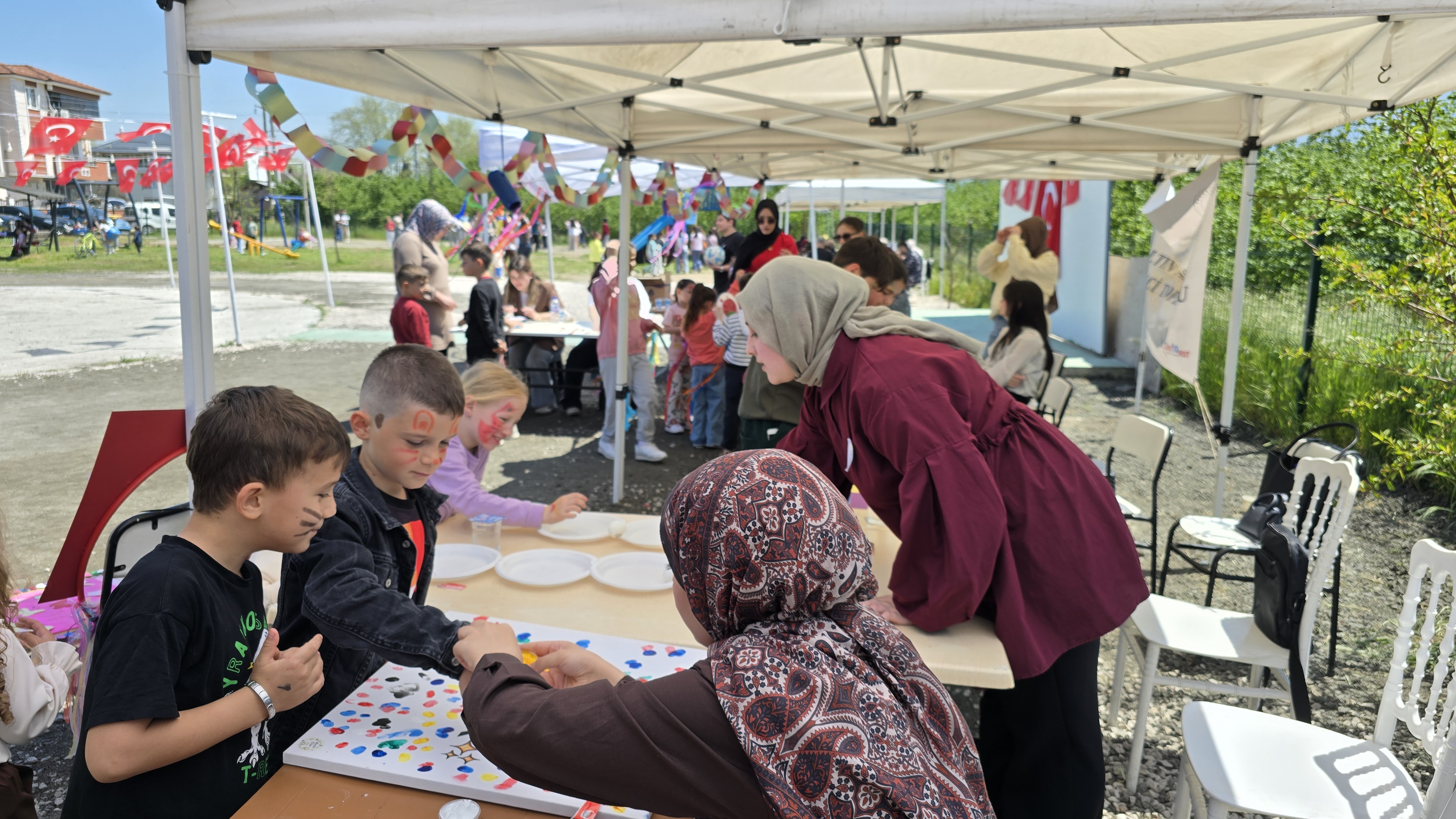 Akpınar Mahallesinde çocuklar doyasıya 23 Nisan coşkusu yaşadı
