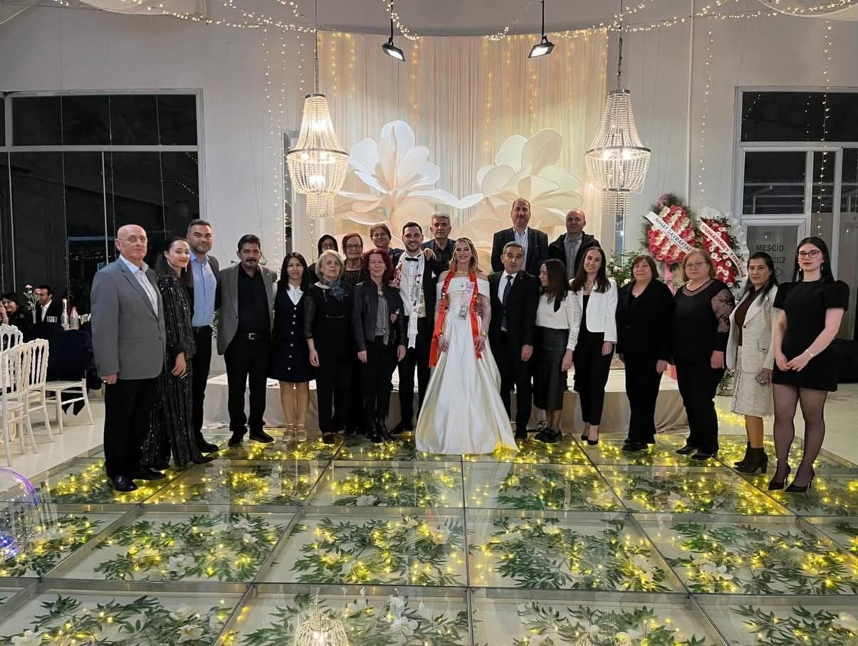 Siyaset dünyasını buluşturan muhteşem düğün