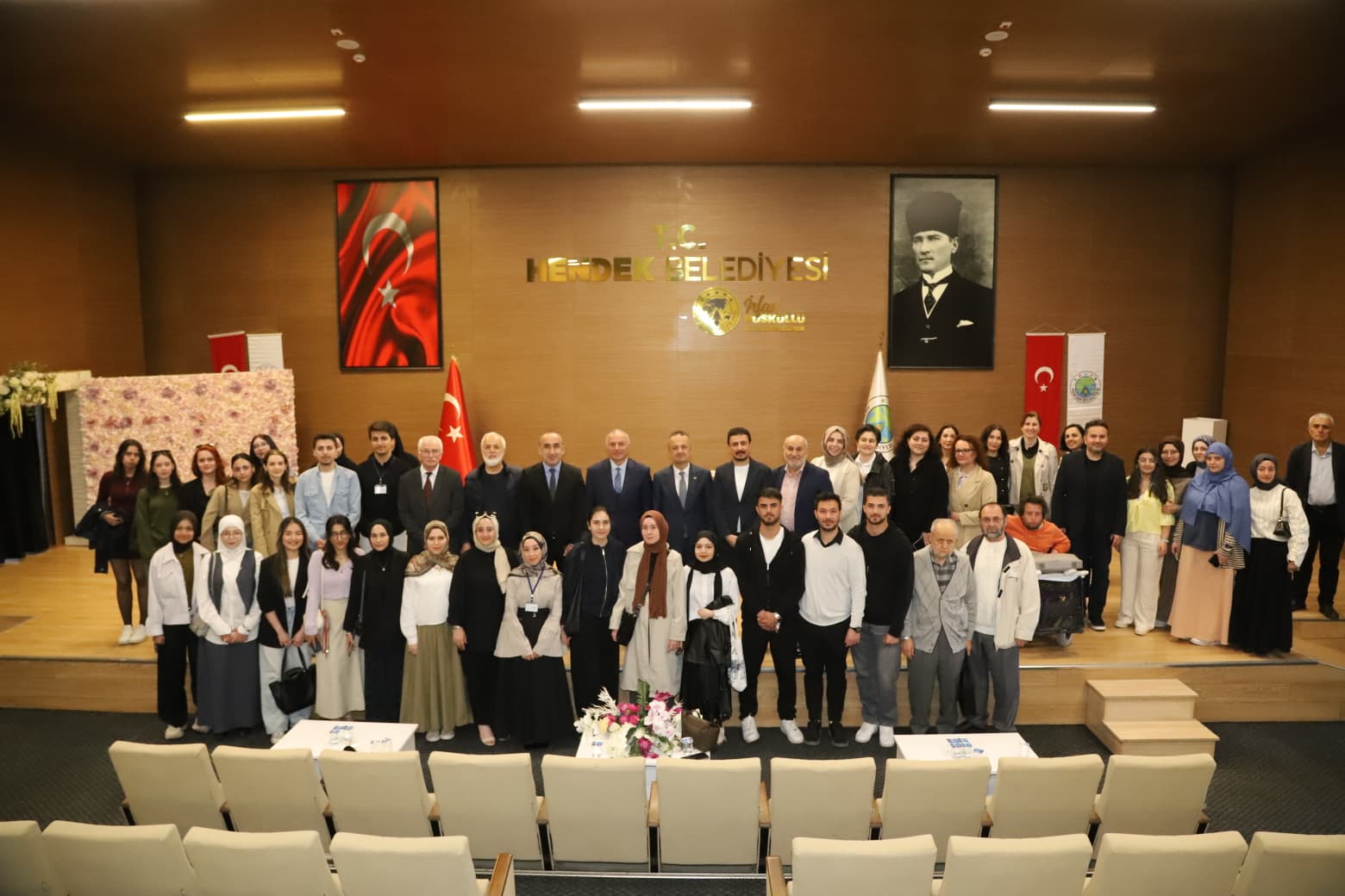İYİ İNSAN NASIL YETİŞİR KONULU KONFERANS YOĞUN KATILIMLA GERÇEKLEŞTİ