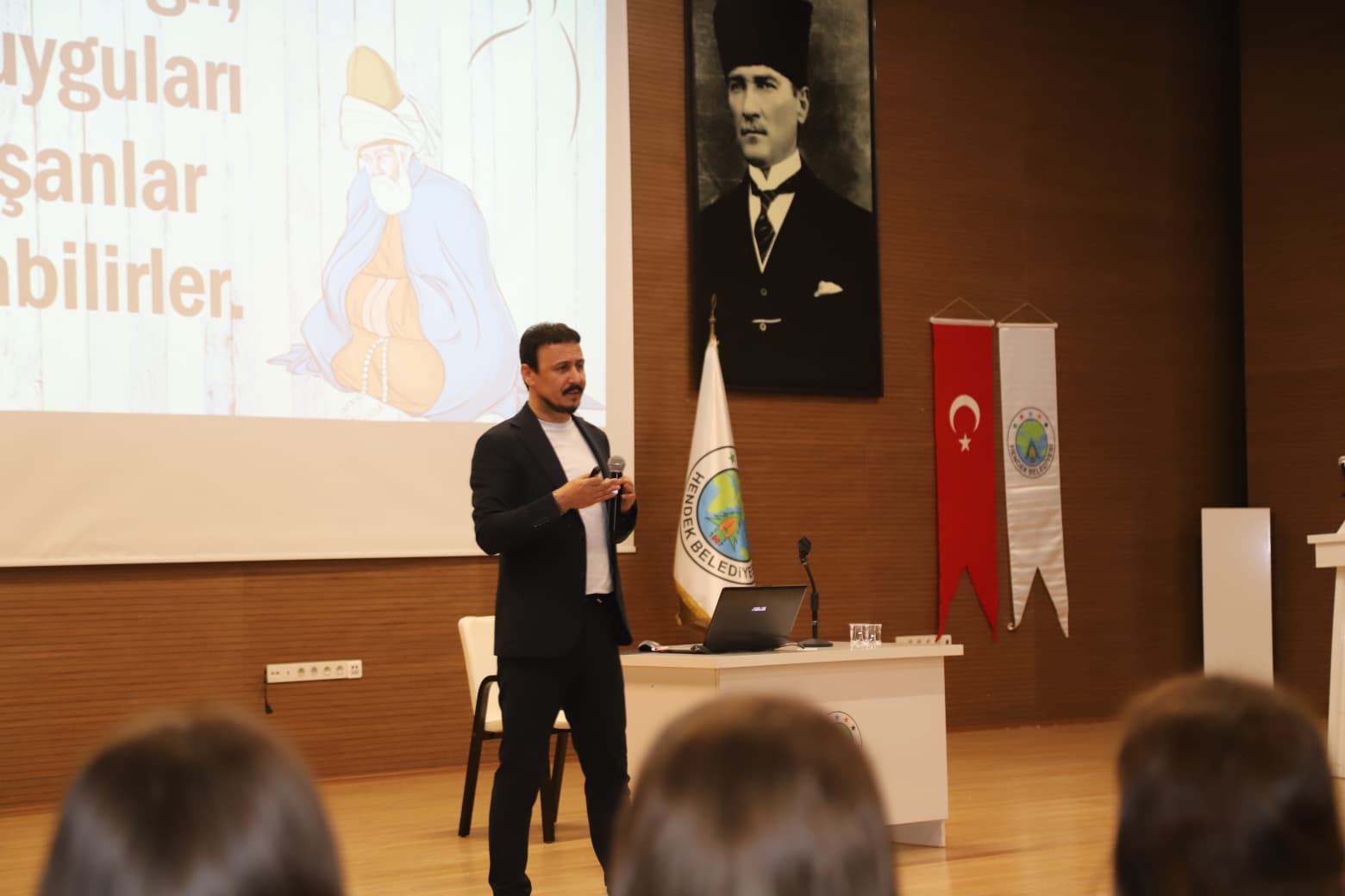 İYİ İNSAN NASIL YETİŞİR KONULU KONFERANS YOĞUN KATILIMLA GERÇEKLEŞTİ