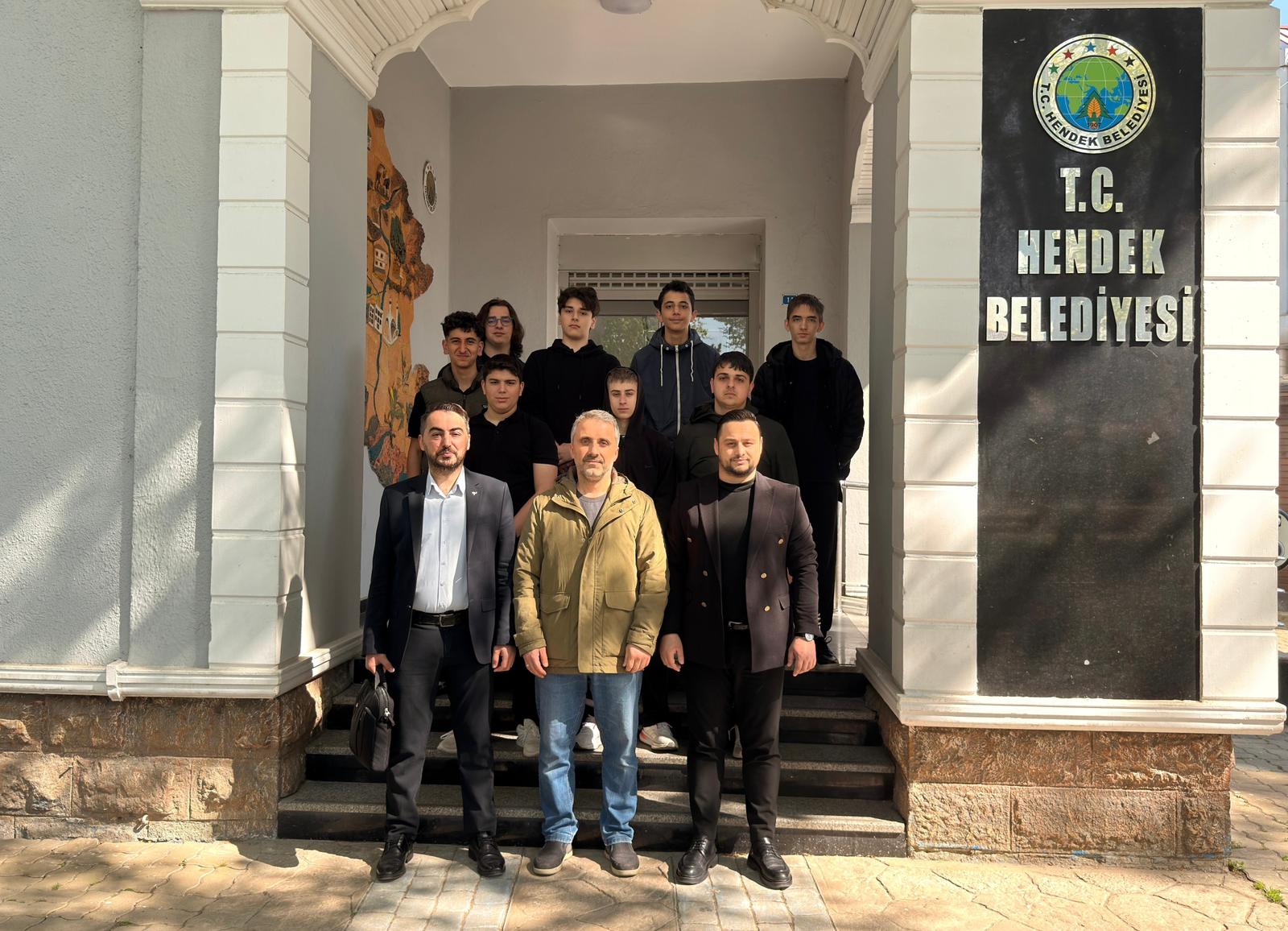 GELECEĞİN BİLİŞİMCİLERİNDEN HENDEK BELEDİYESİNE ZİYARET