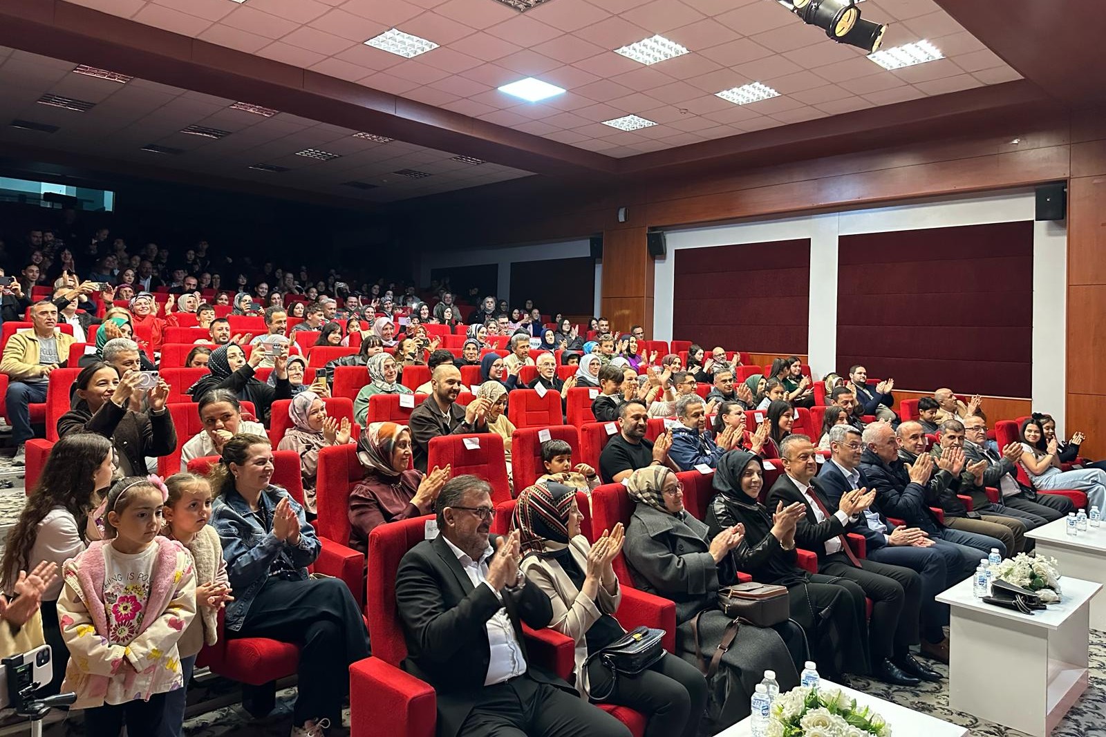 MÜFETTİŞ OYUNU TİYATROSEVERLERLE BULUŞTU