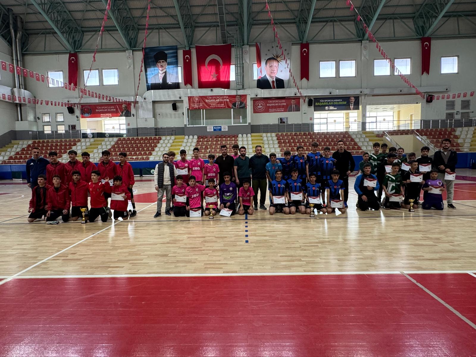 Yıldız Erkekler Futsalda Ş. A.Gaffar Okkan Ortaokulu farkı