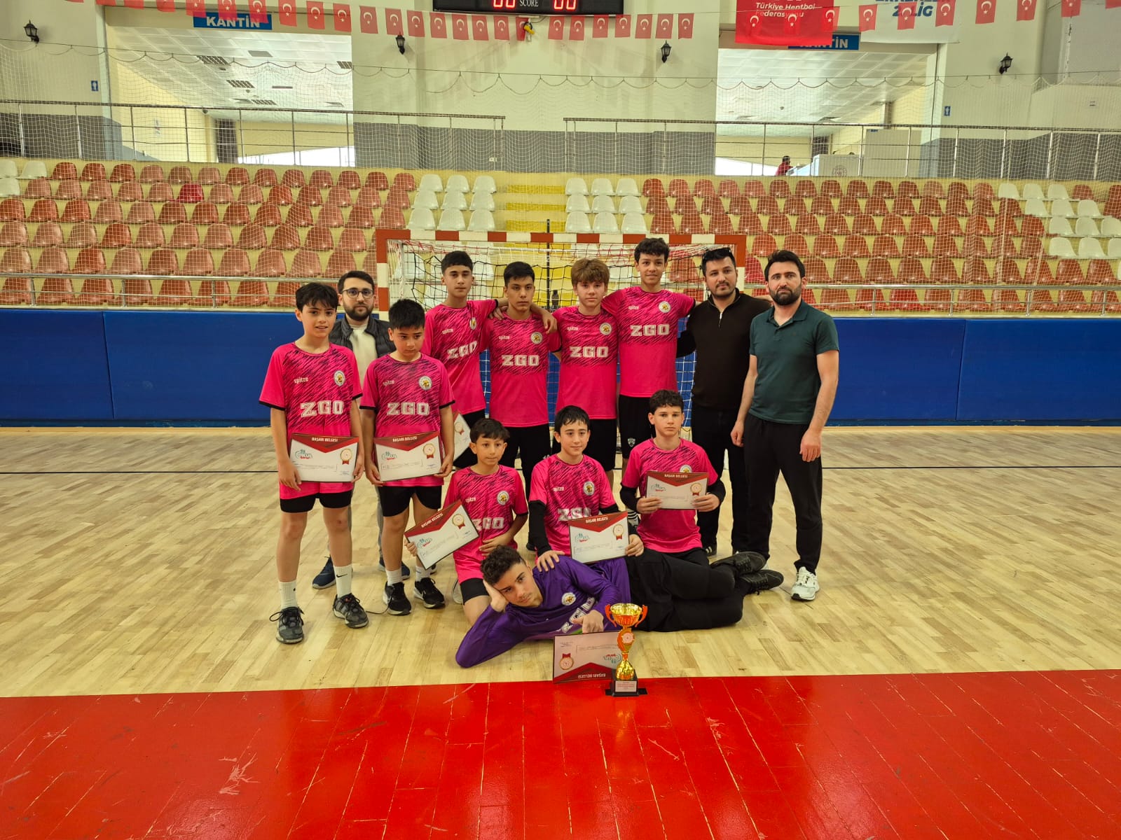 Yıldız Erkekler Futsalda Ş. A.Gaffar Okkan Ortaokulu farkı