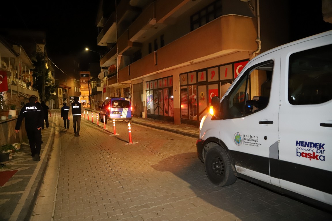 HENDEK BELEDİYESİ ZABITA EKİPLERİNDEN KALDIRIM İŞGALLERİNE SIKI DENETİM