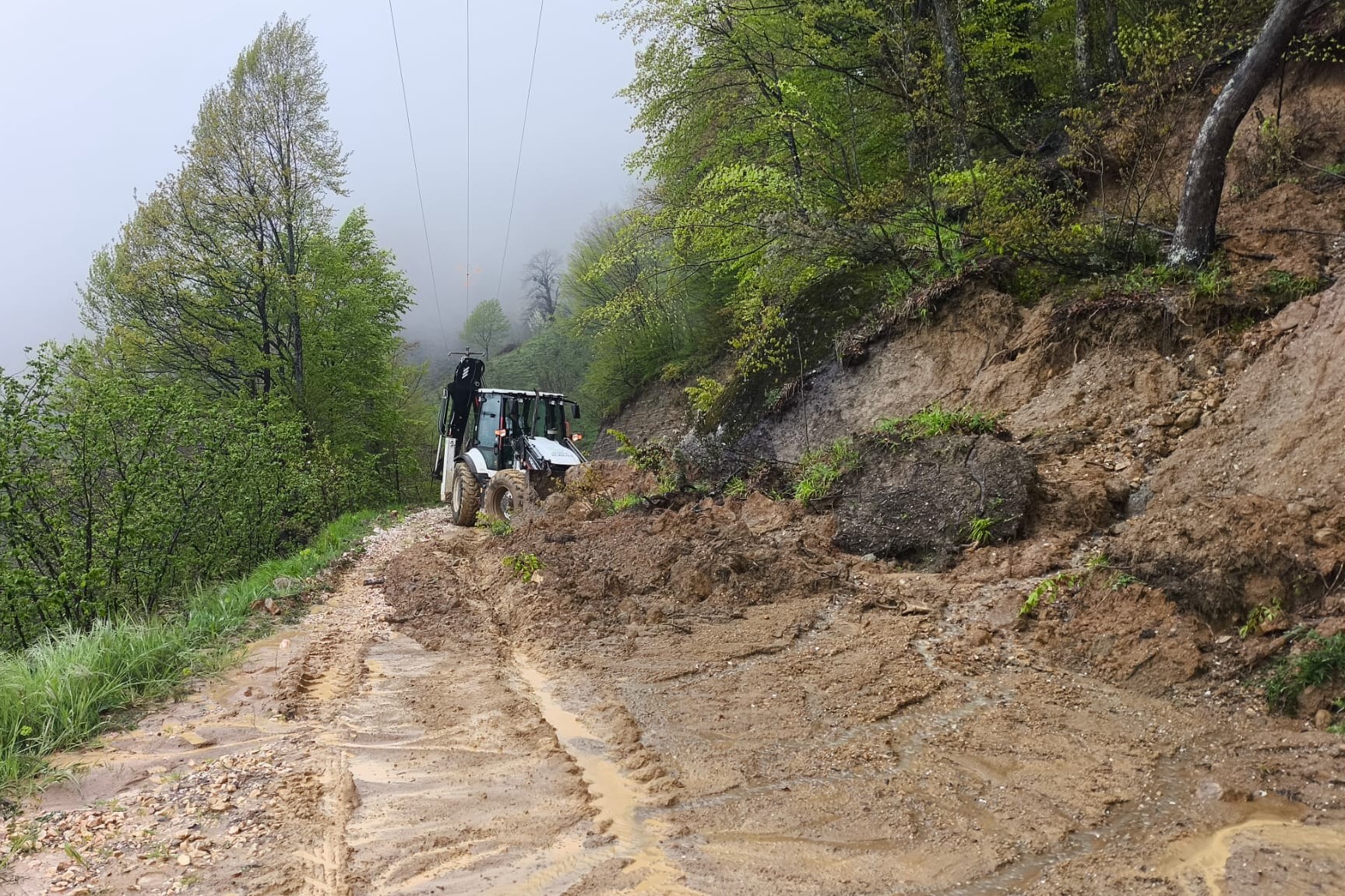 HENDEK BELEDİYESİ’NDEN HEYELANA ANINDA MÜDAHALE