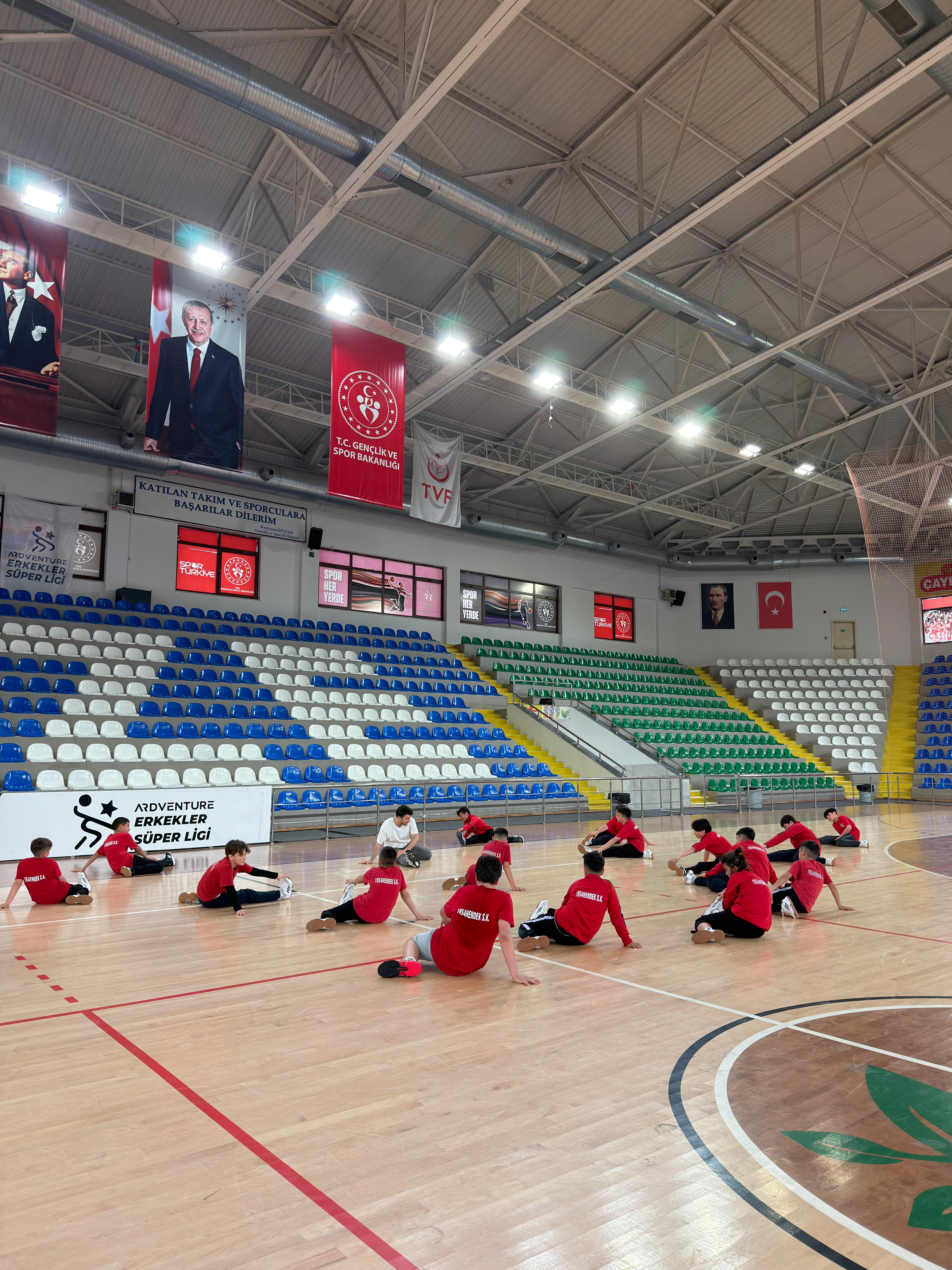 HENDEK ŞEHİT MAHMUTBEY ORTAOKULU TÜRKİYE ŞAMPİYONASI’NA BAŞLIYOR