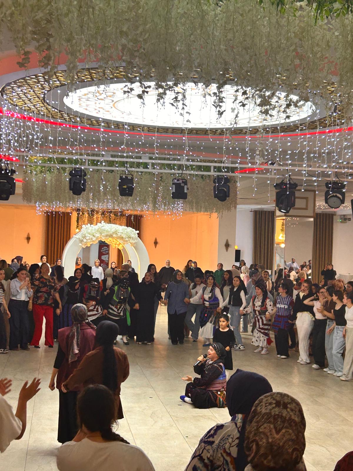 Hendek Karadenizliler Derneğinden Annelere Özel program
