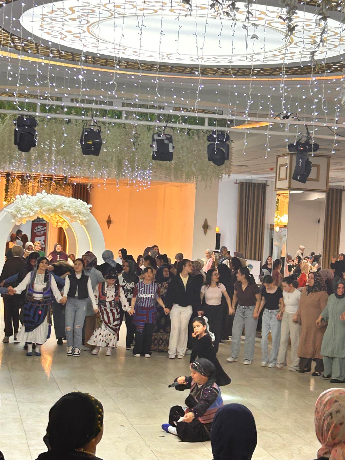 Hendek Karadenizliler Derneğinden Annelere Özel program