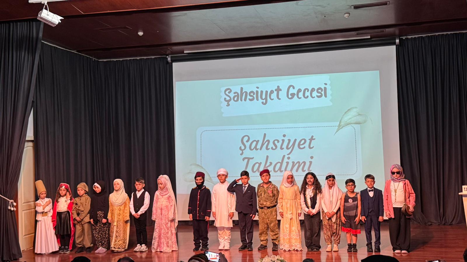 HENDEK’İN GURURU MİNİKLER; KÜÇÜCÜK BEDENLERDE KOCAMAN ŞAHSİYETLER