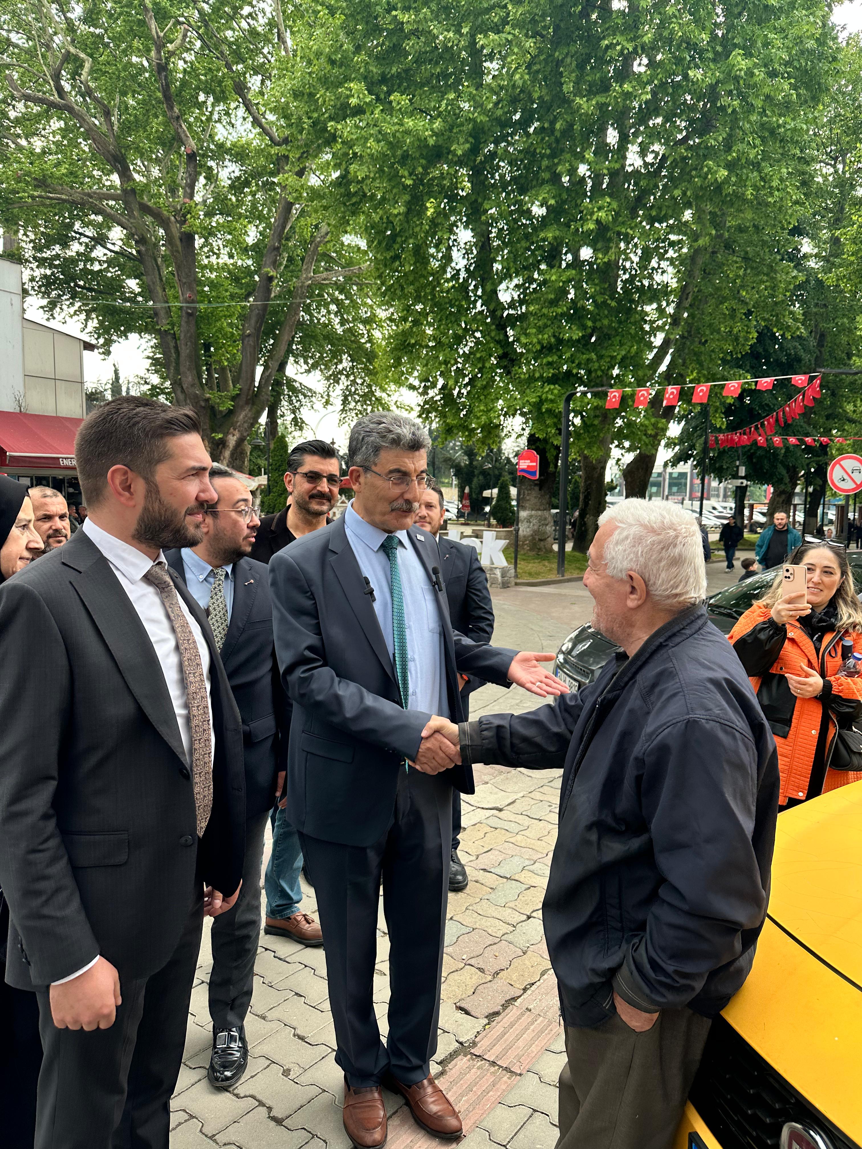 ANAHTAR PARTİ GENEL BAŞKAN YARDIMCISI AYHAN EREL HENDEK’TE SAHAYA İNDİ