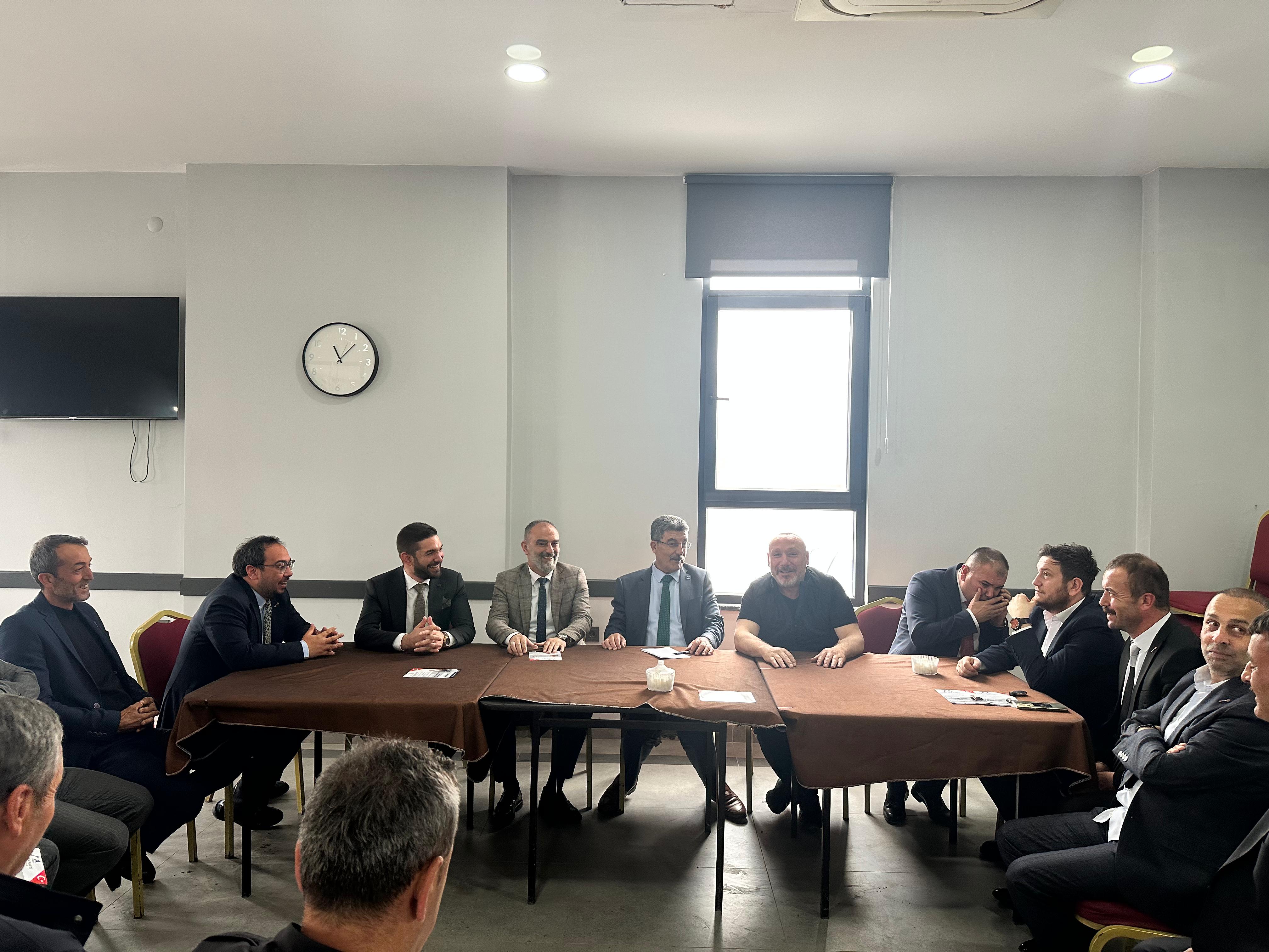 ANAHTAR PARTİ GENEL BAŞKAN YARDIMCISI AYHAN EREL HENDEK’TE SAHAYA İNDİ