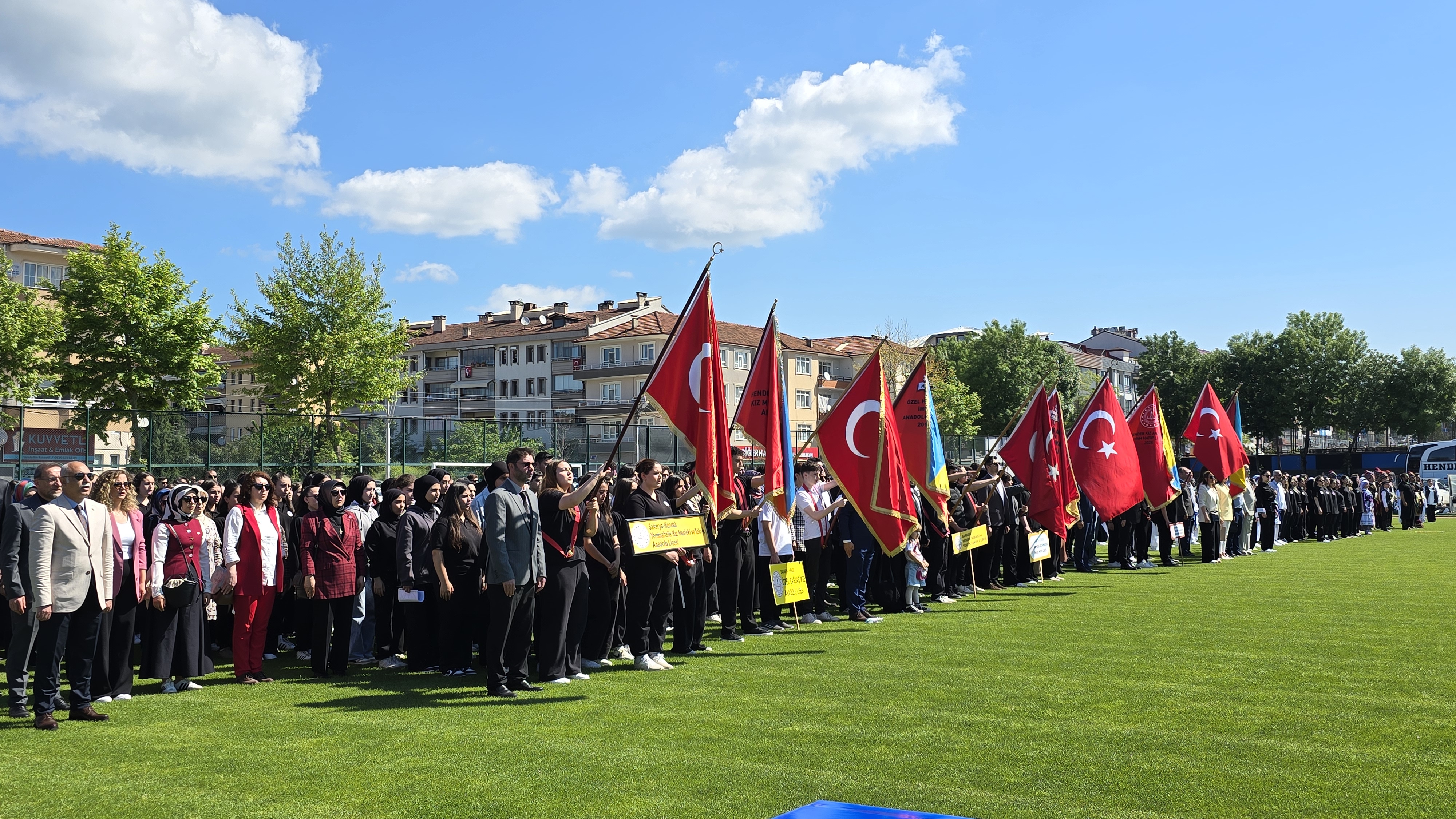 19 MAYIS’TA HENDEK’TE COŞKU DOLU KUTLAMA