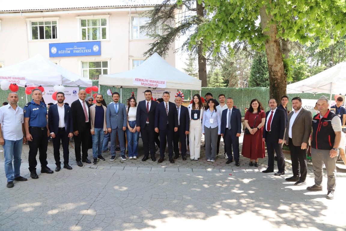 HENDEK’TE ÇOCUK VE GENÇLİK ŞENLİĞİ YOĞUN KATILIMLA GERÇEKLEŞTİ