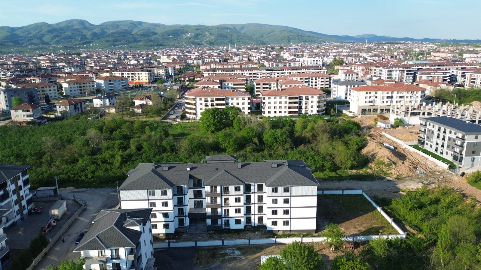 HENDEK YENİMAHALLE’DE 3+1 130 M² SATILIK LÜKS DAİRE