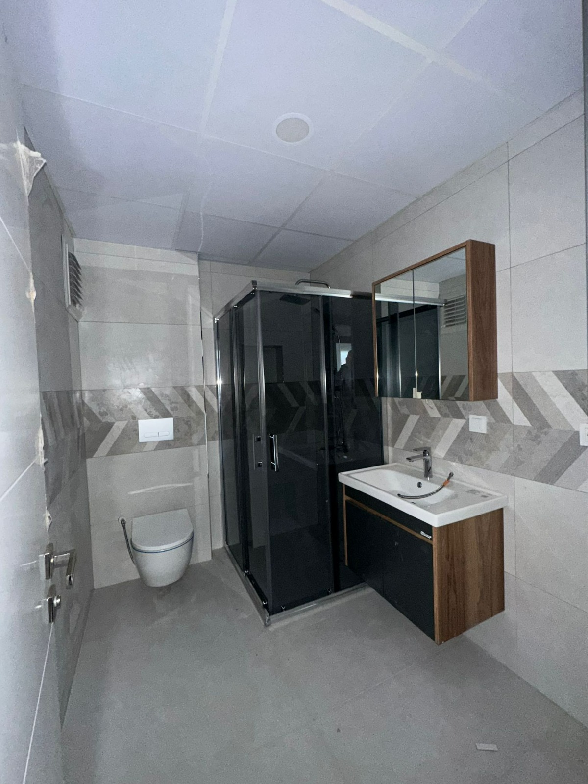 HENDEK YENİMAHALLE’DE 3+1 130 M² SATILIK LÜKS DAİRE