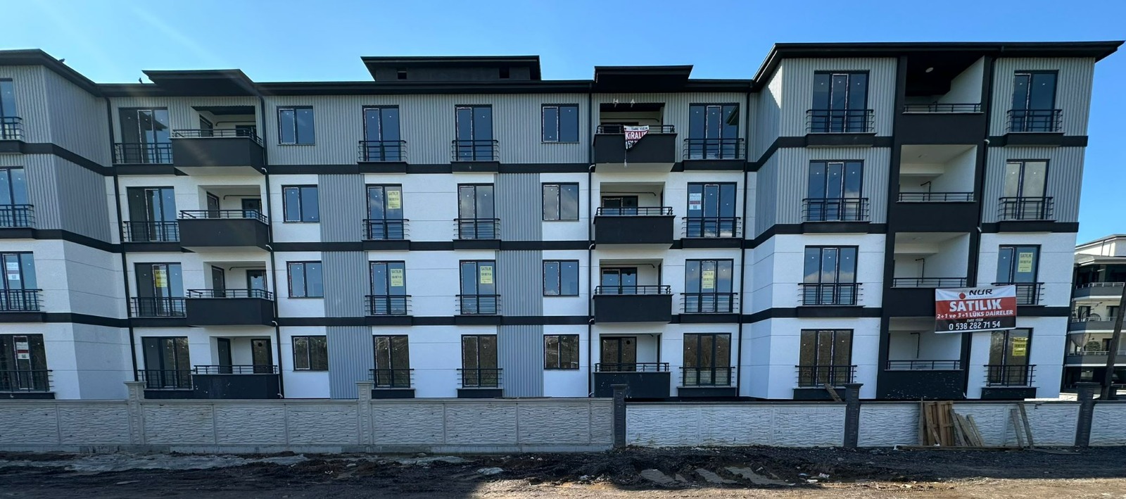 HENDEK YENİMAHALLE’DE 3+1 130 M² SATILIK LÜKS DAİRE