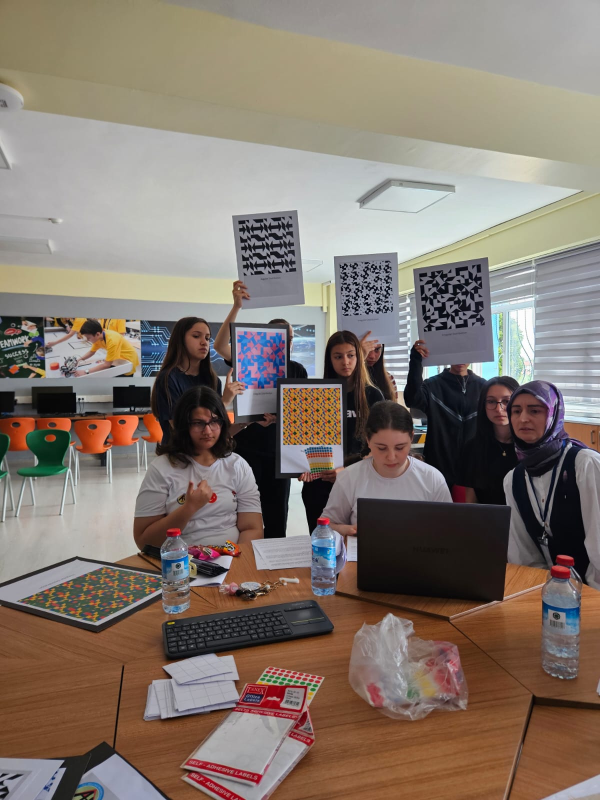 HENDEK ATİKEHANIM ORTAOKULU ÖĞRENCİLERİNDEN ULUSLARARASI BİLİM KONGRESİNDE BÜYÜK BAŞARI