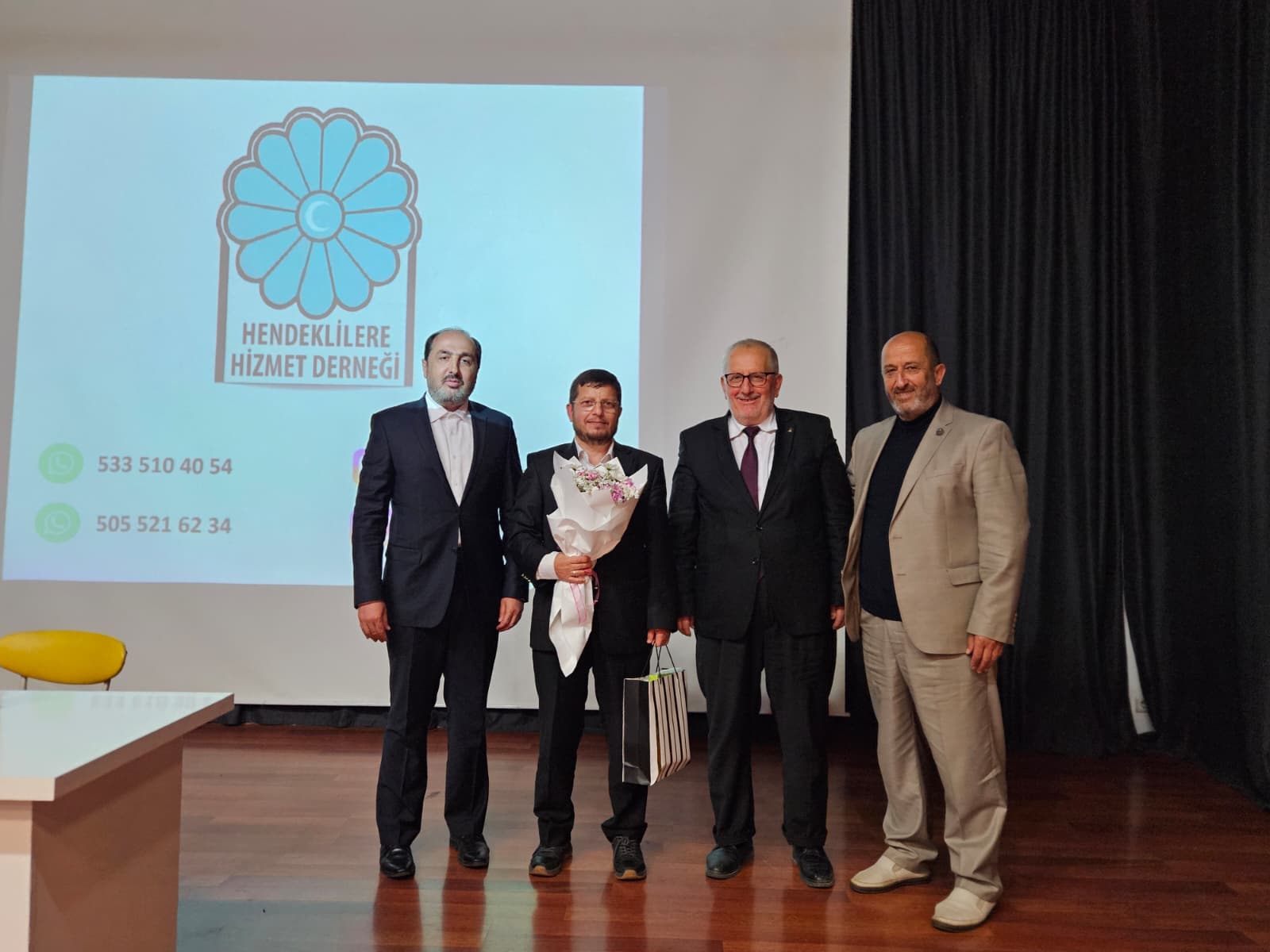 Hendeklilere Hizmet Derneğinden Kopuşlar Çağında Yeniden Bağlanmak konulu konferans