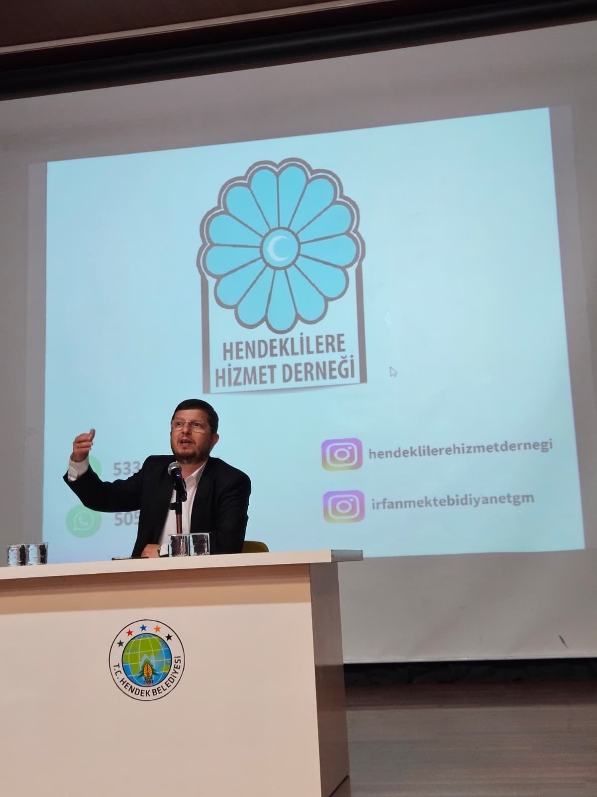 Hendeklilere Hizmet Derneğinden Kopuşlar Çağında Yeniden Bağlanmak konulu konferans