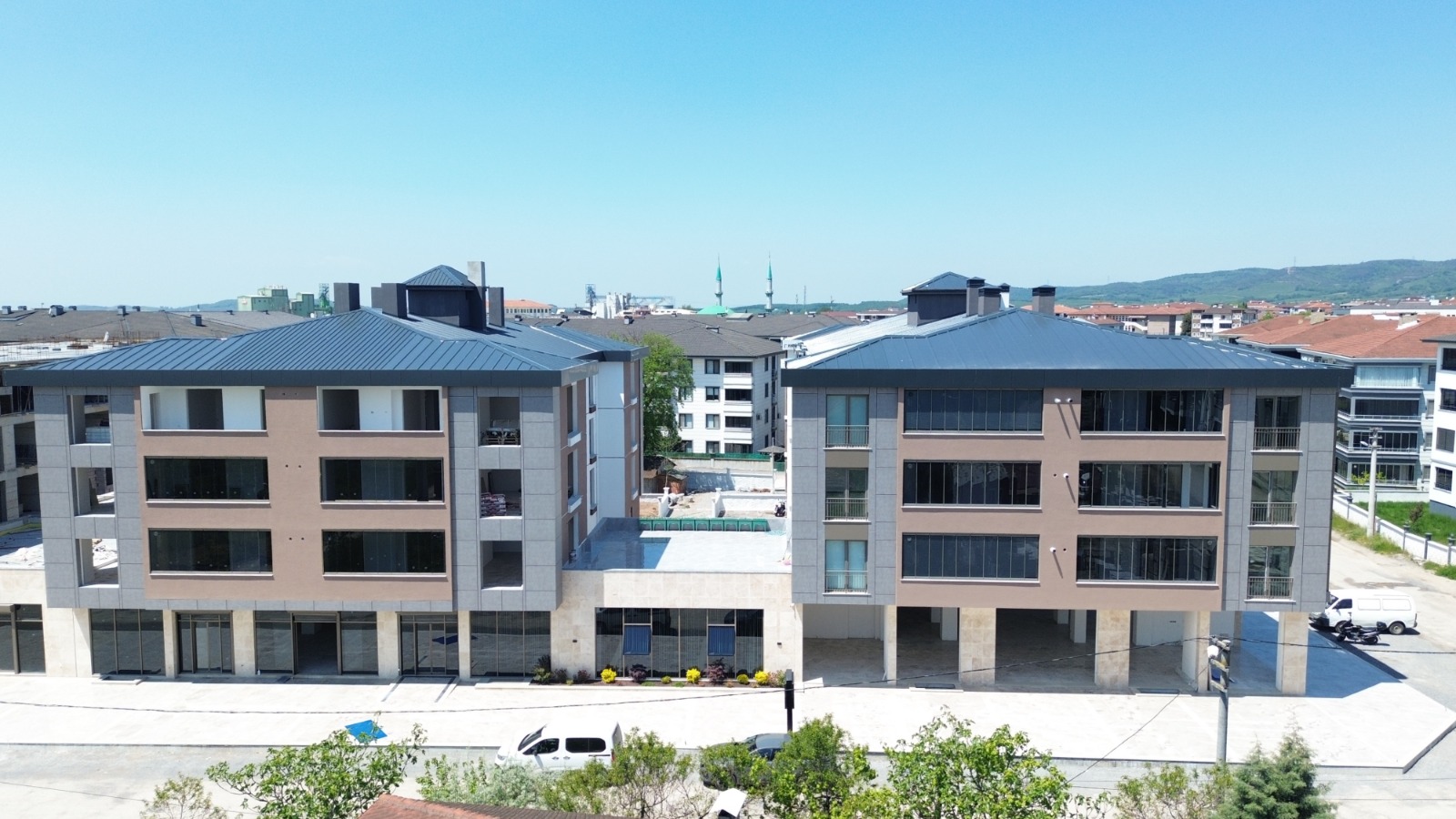YENİ MAHALLE’DE 3+1 140 M² SATILIK LÜKS DAİRELER