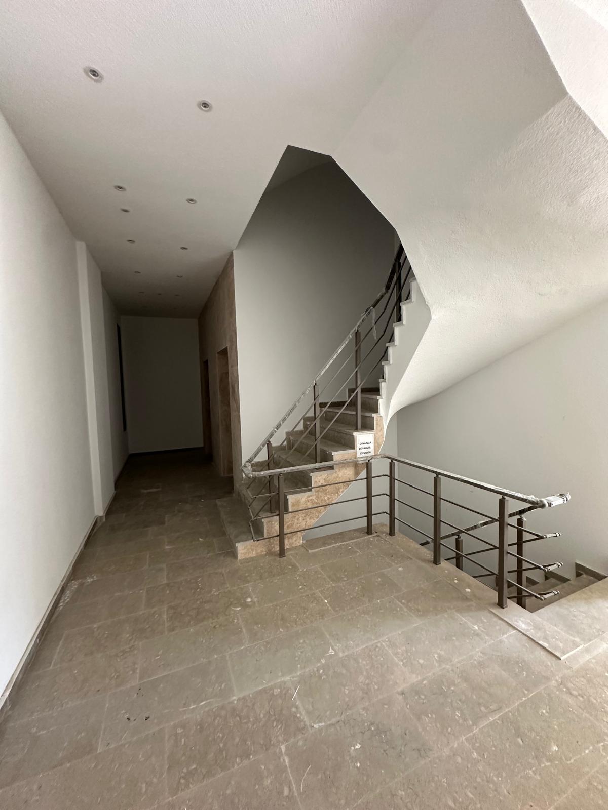 YENİ MAHALLE’DE 3+1 140 M² SATILIK LÜKS DAİRELER