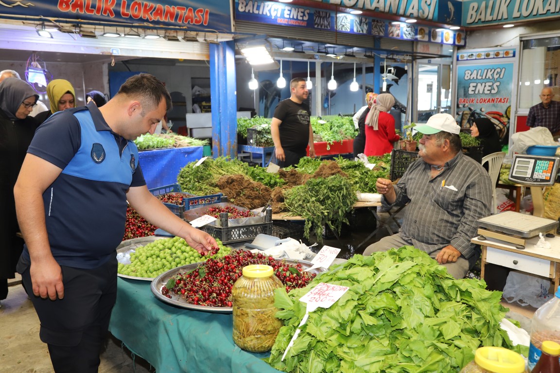 HENDEK BELEDİYESİ ZABITA EKİPLERİNDEN PAZAR YERİNDE DENETİM