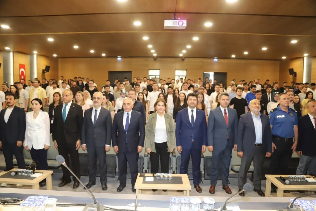 Hendek MYO’dan etkinliklerle dolu Kariyer Zirvesi