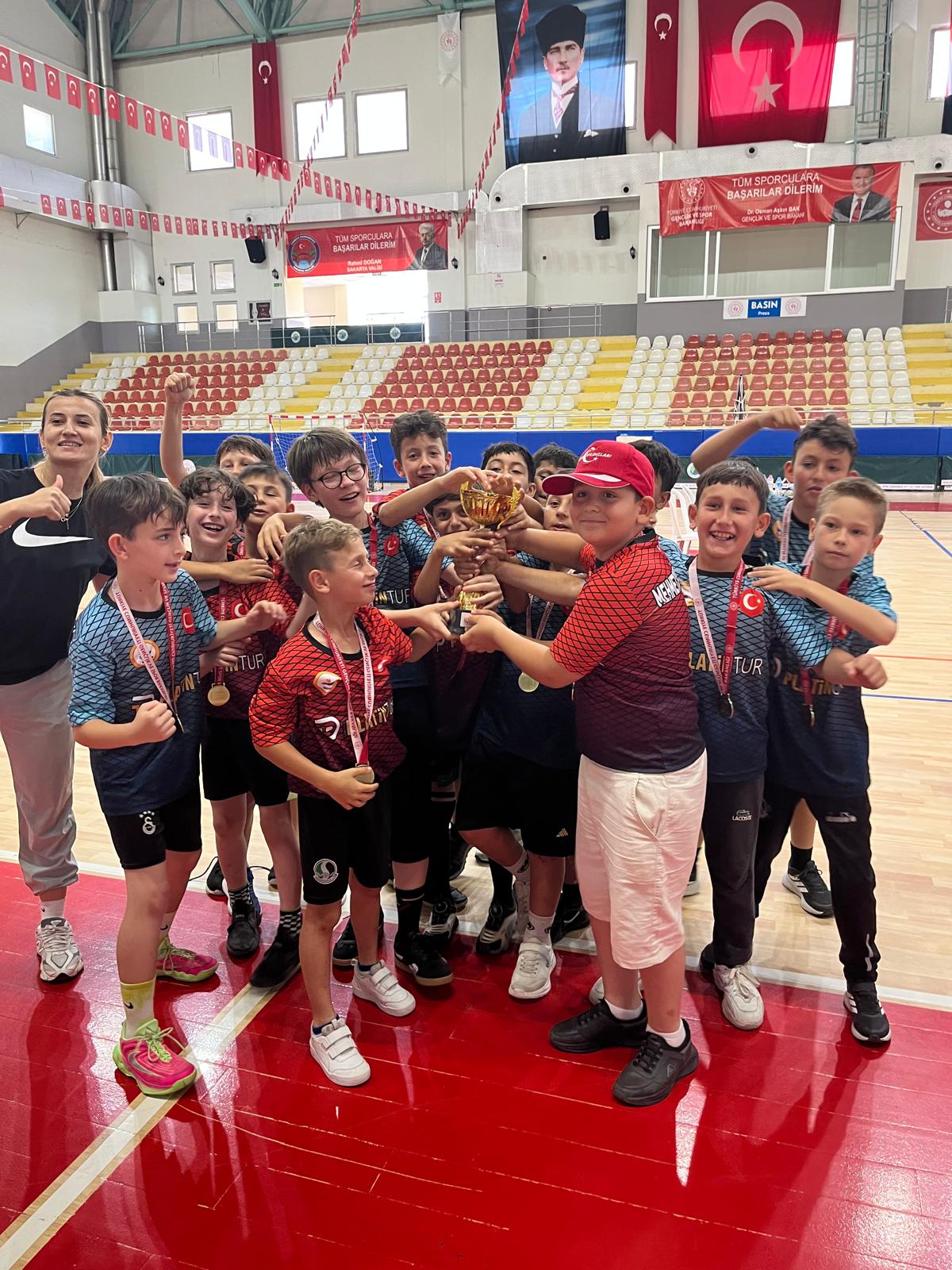 Minik Erkekler Hentbol İl Birinciliği Hendek'te Tamamlandı