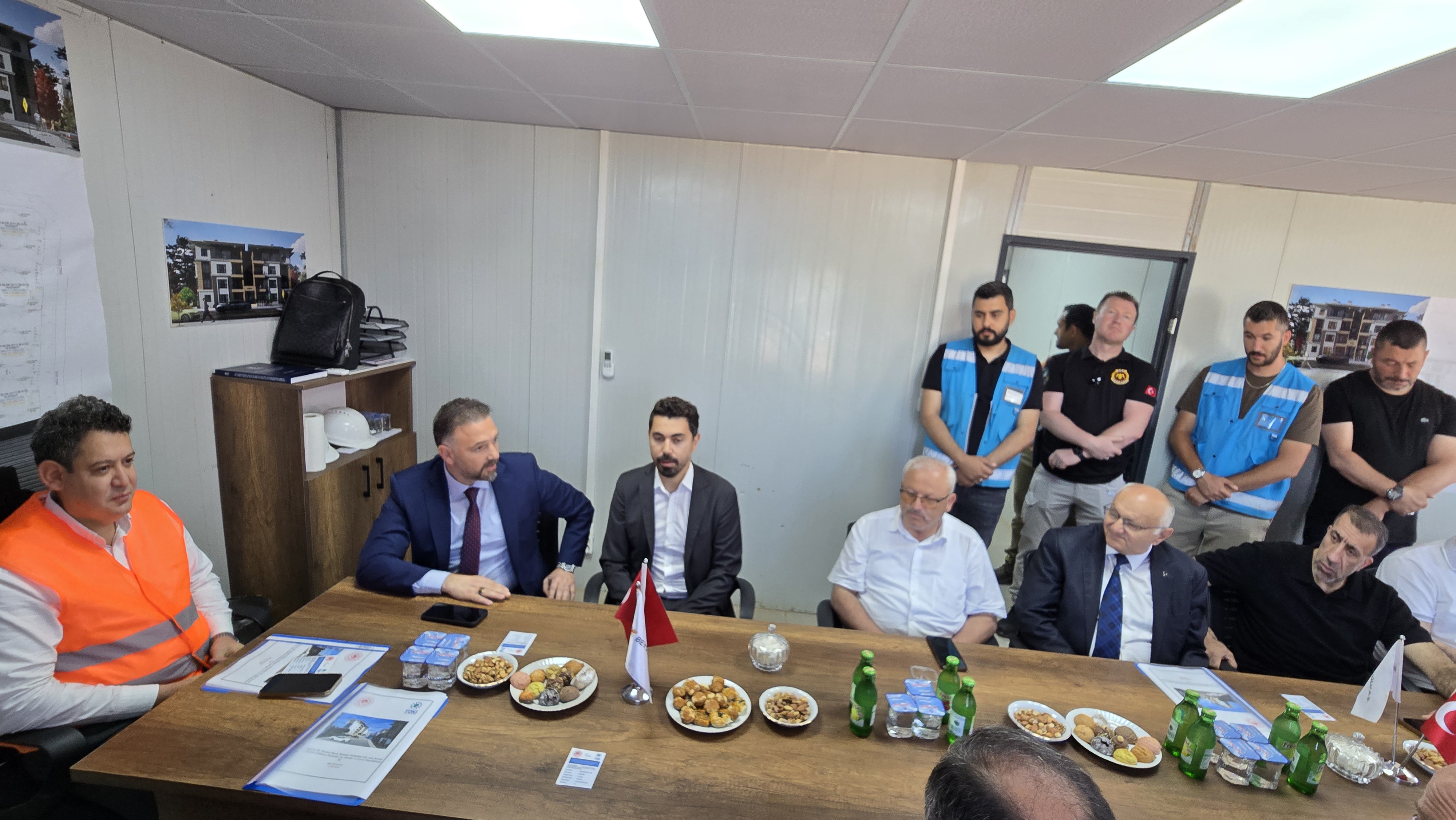 HENDEK AKPINAR’DAKİ TOKİ KONUTLARI YÜKSELMEYE DEVAM EDİYOR