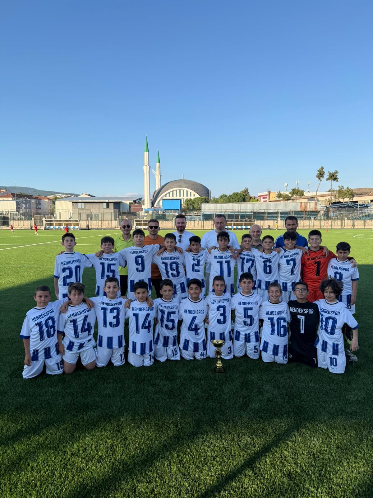 Hendekspor U11 Takımı Şampiyonluk Kupasına Kavuştu