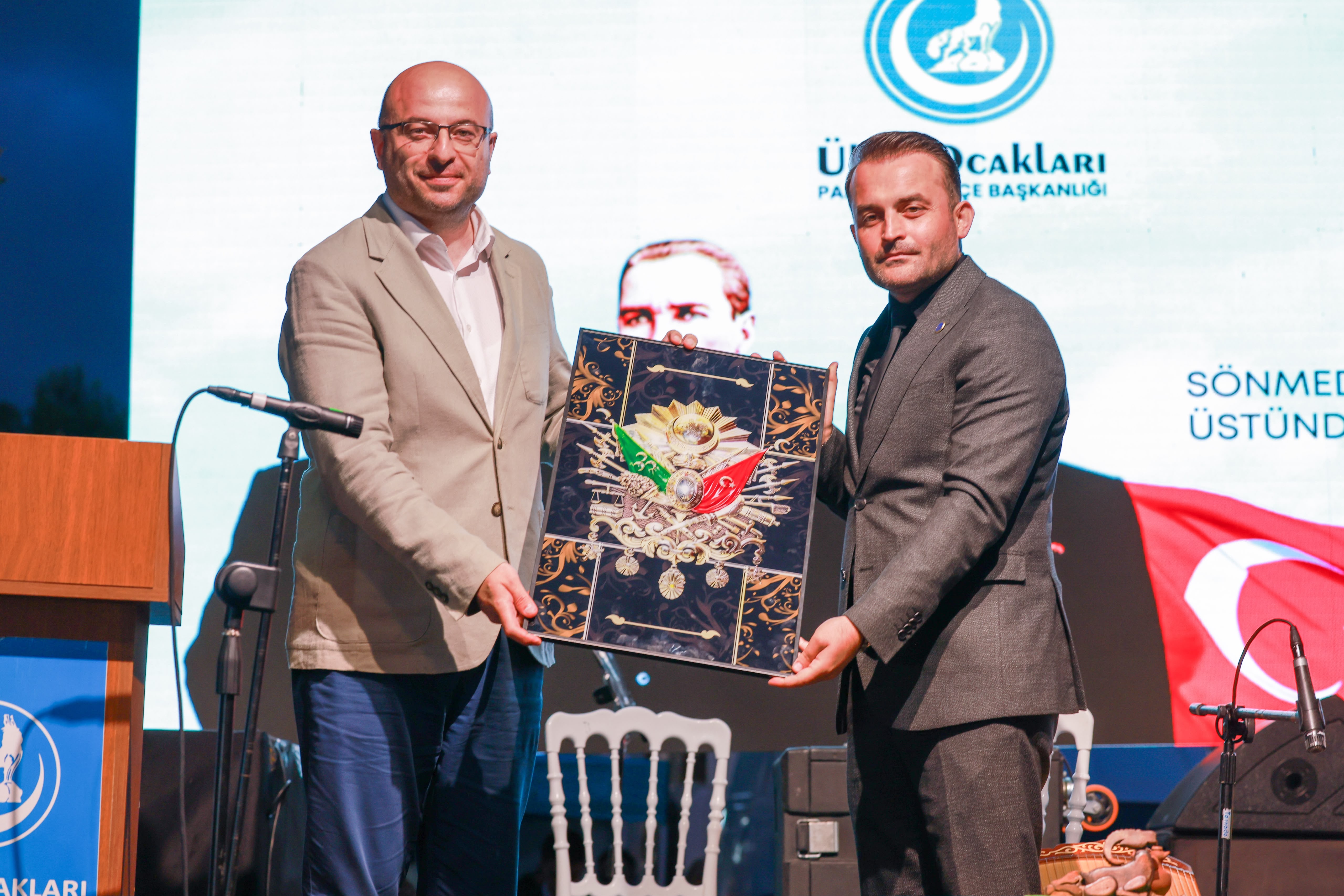 ÜLKÜCÜLERDEN GÖVDE GÖSTERİSİ