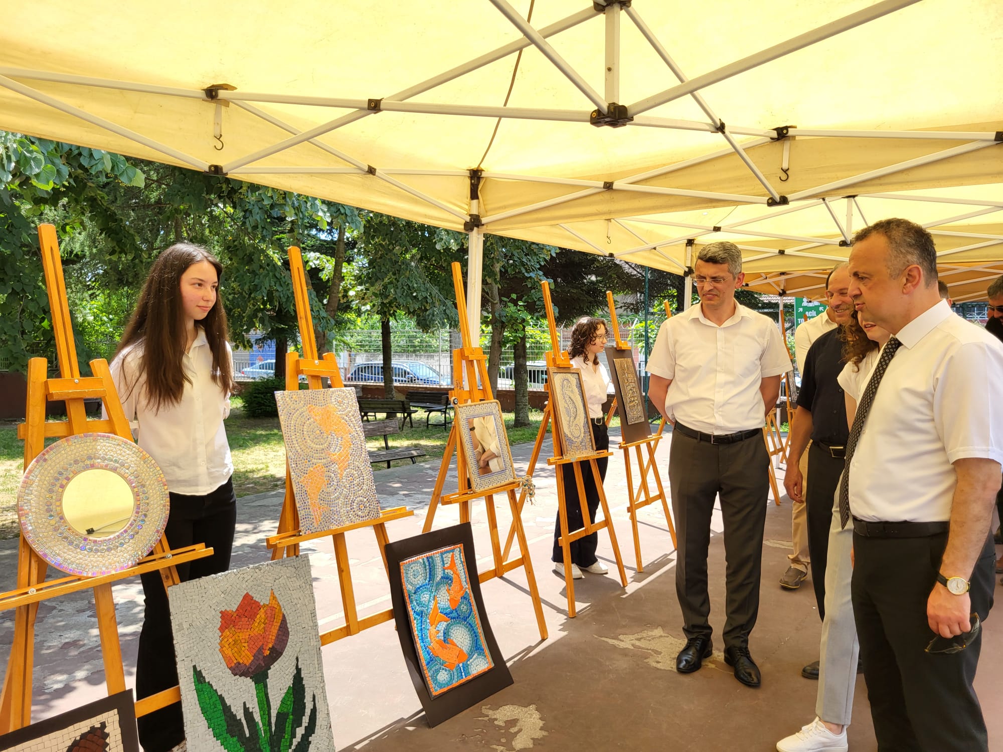 Atike Hanım Anadolu Lisesi’nde 313 Eserlik Görsel Sanatlar Sergisi Açıldı