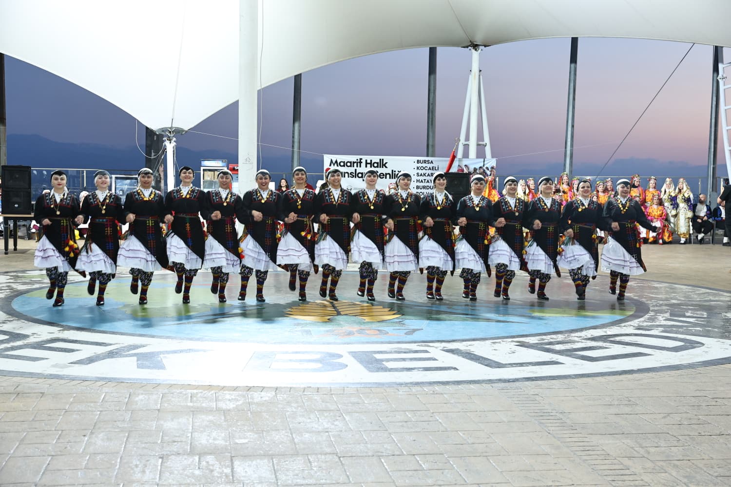 Bayraktepe’de Maarif Halk Dansları Şenliği Büyük Beğeni Topladı